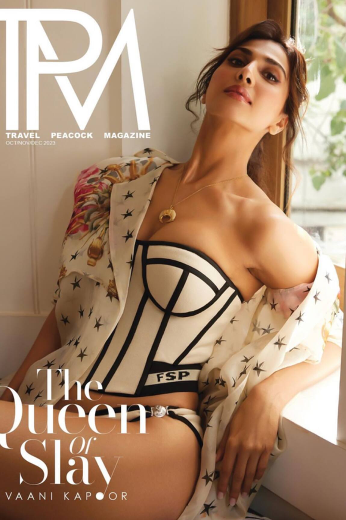 Ode Jewels Gold Onyx Pendant Necklace 