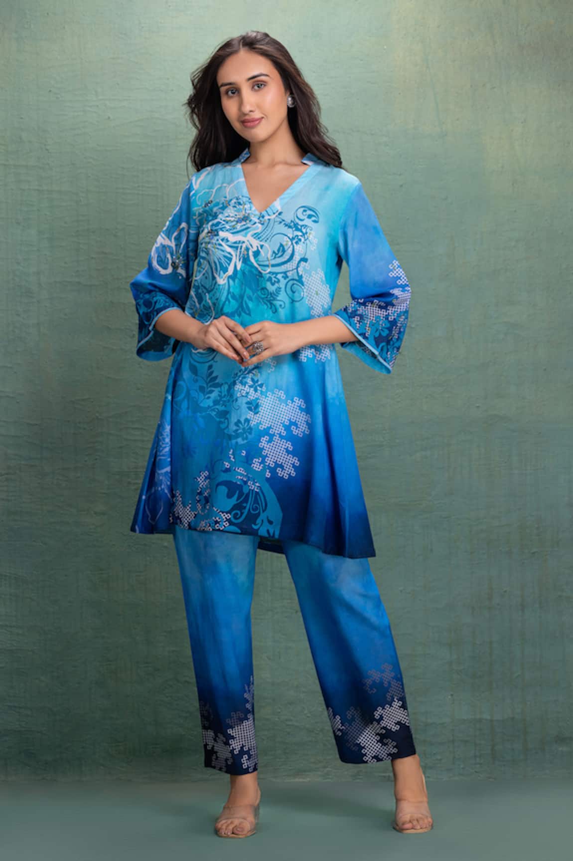 Kahani Lush Blue Printed Kurta & Pant Set 