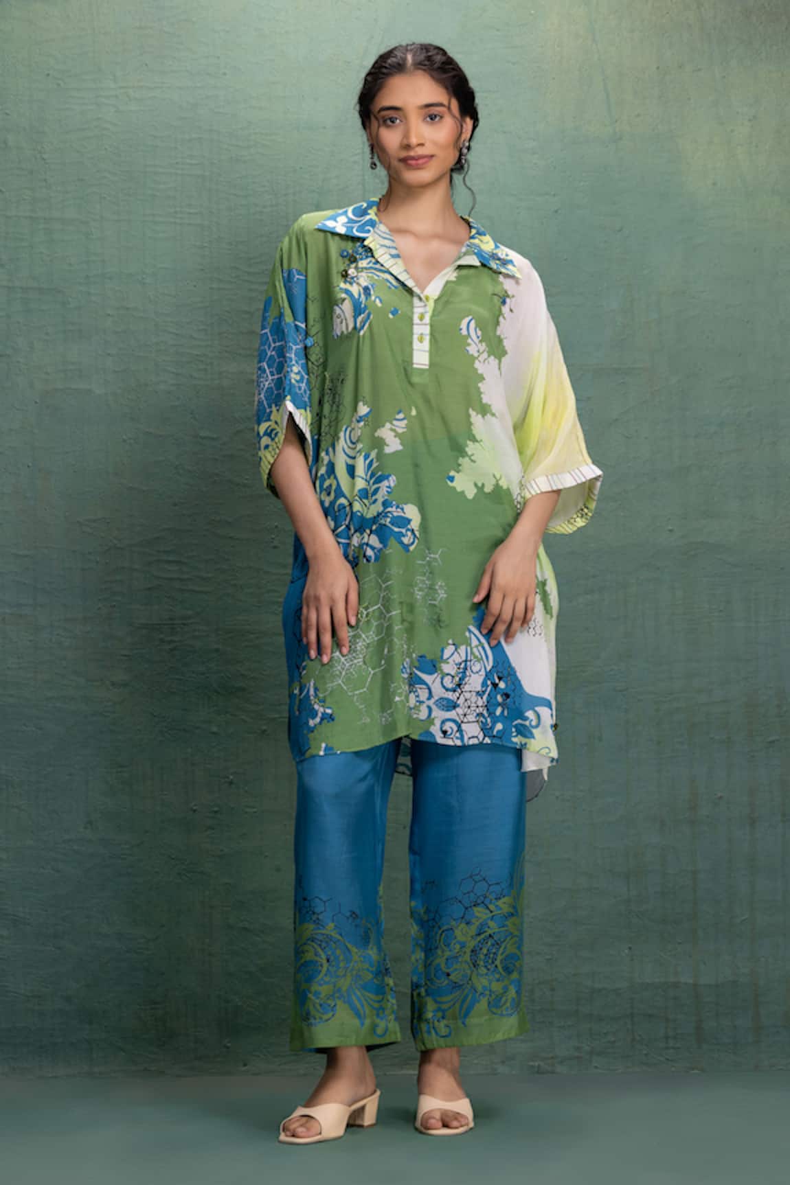 Kahani Lush Green Printed Kurta & Pant Set 