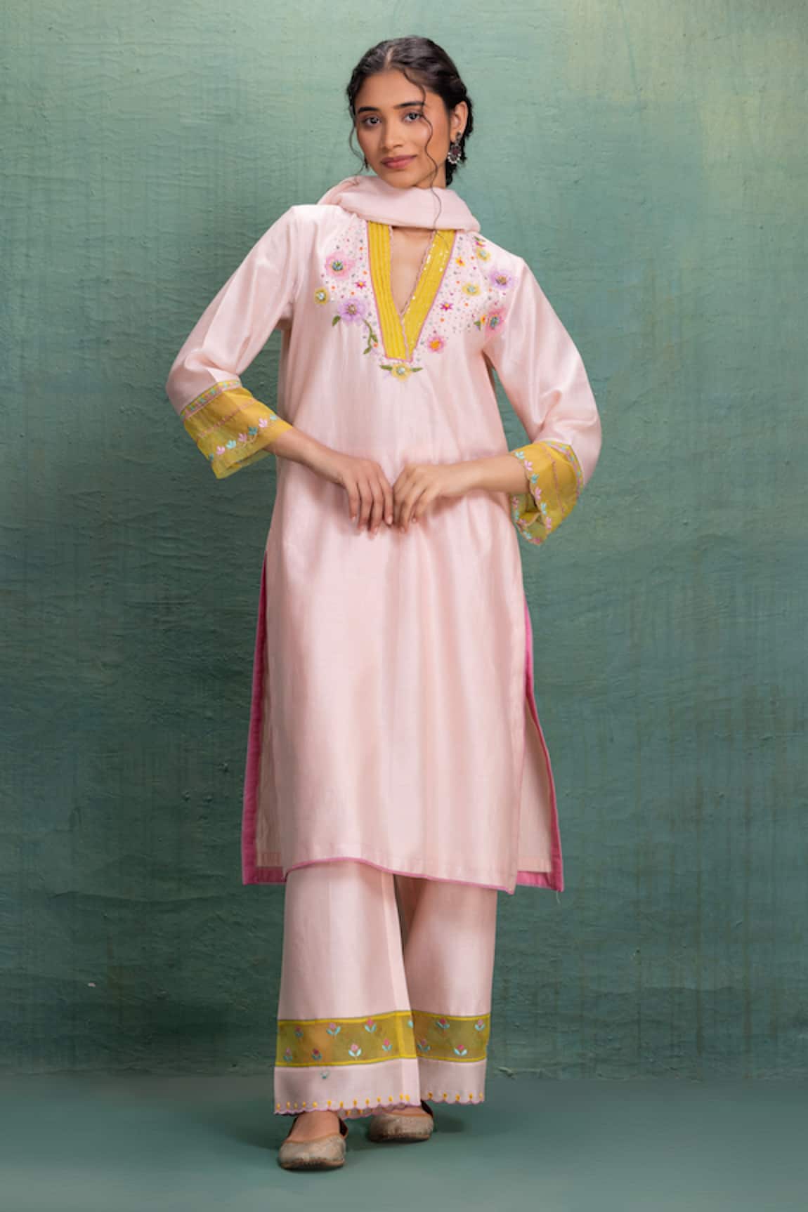 Kahani Lush Pink Hand & Machine Embroidery Kurta Set 