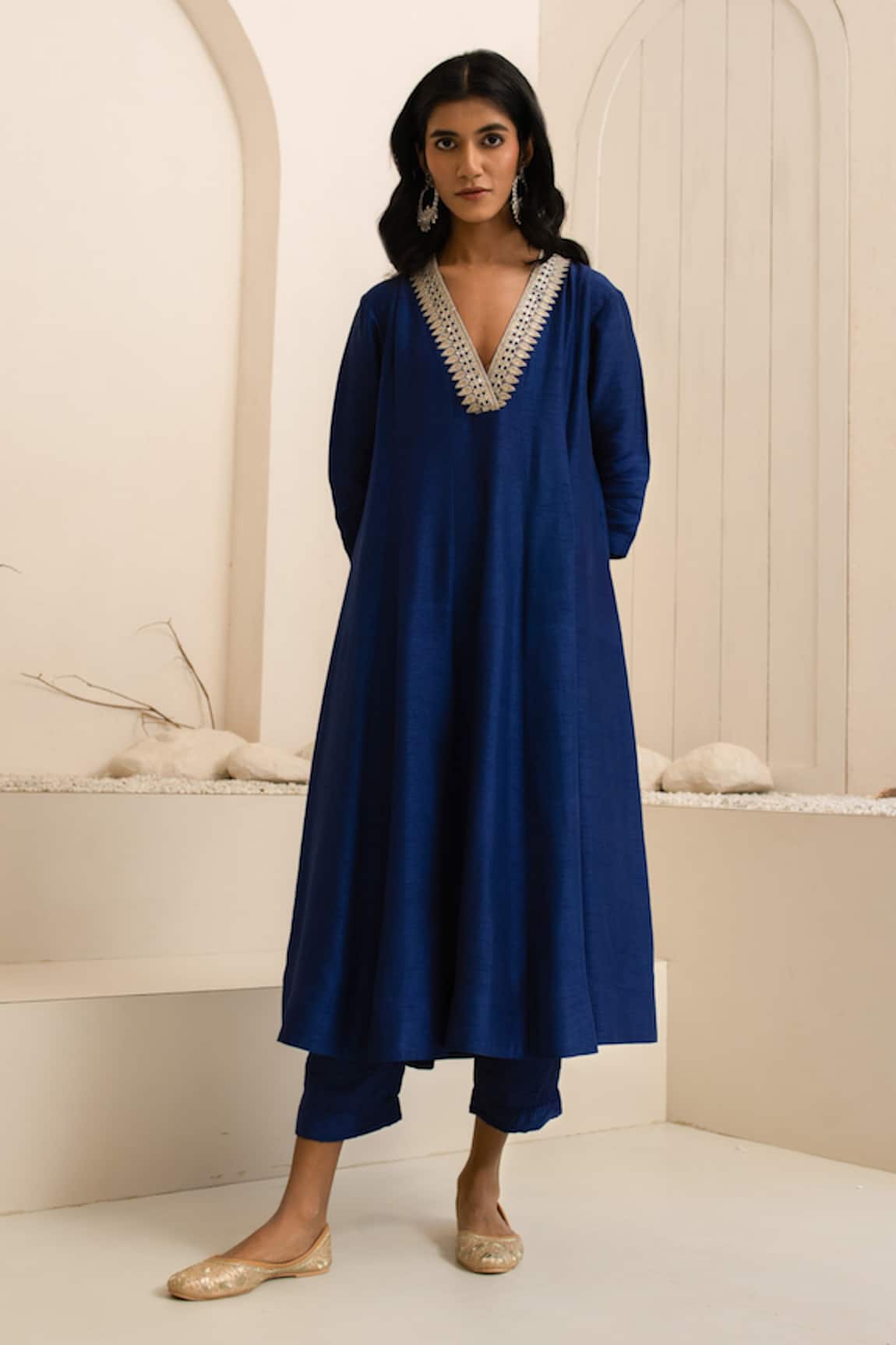Avaha Navy Blue Kalidaar Dola Silk Kurta Set 