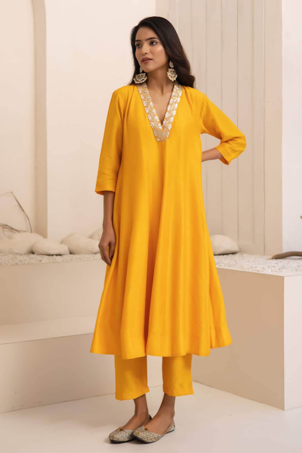 Avaha Kali Yellow Kalidaar Dola Silk Kurta Set 