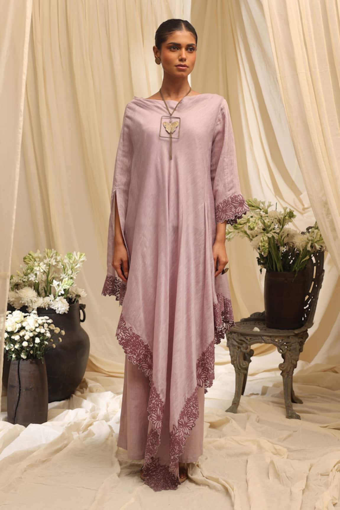Ekru Lavender Petal Form Drape Set 