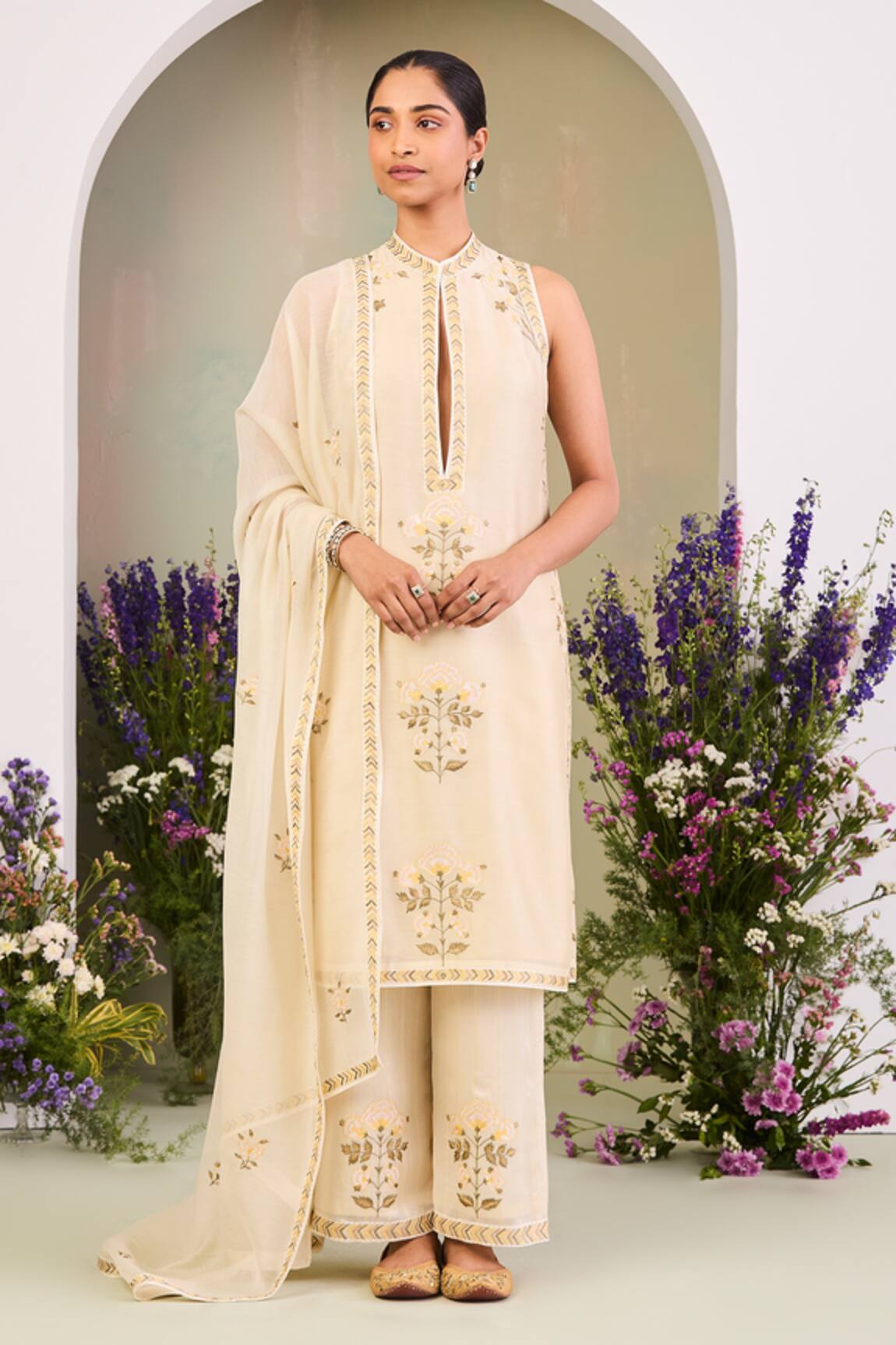 Sue Mue Floral Embroidered Kurta Set 