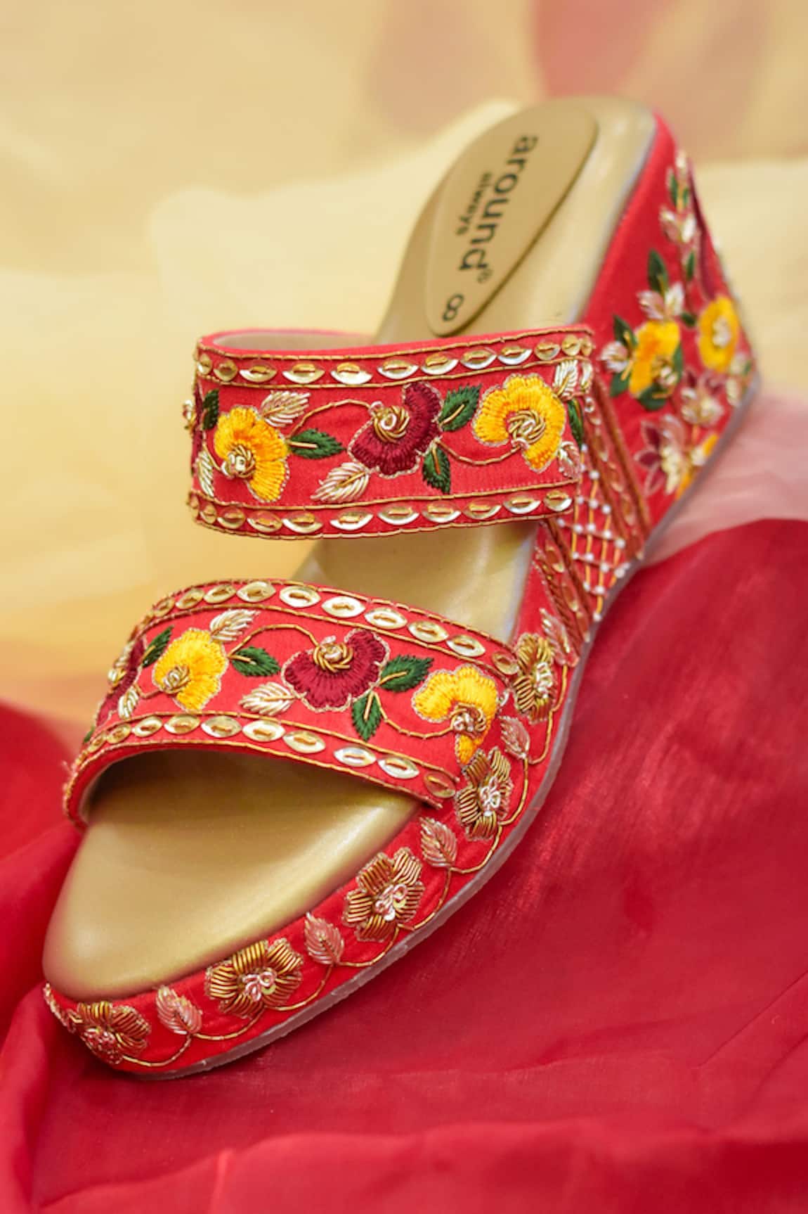 AROUND ALWAYS Angan Wedge with Embroidery 