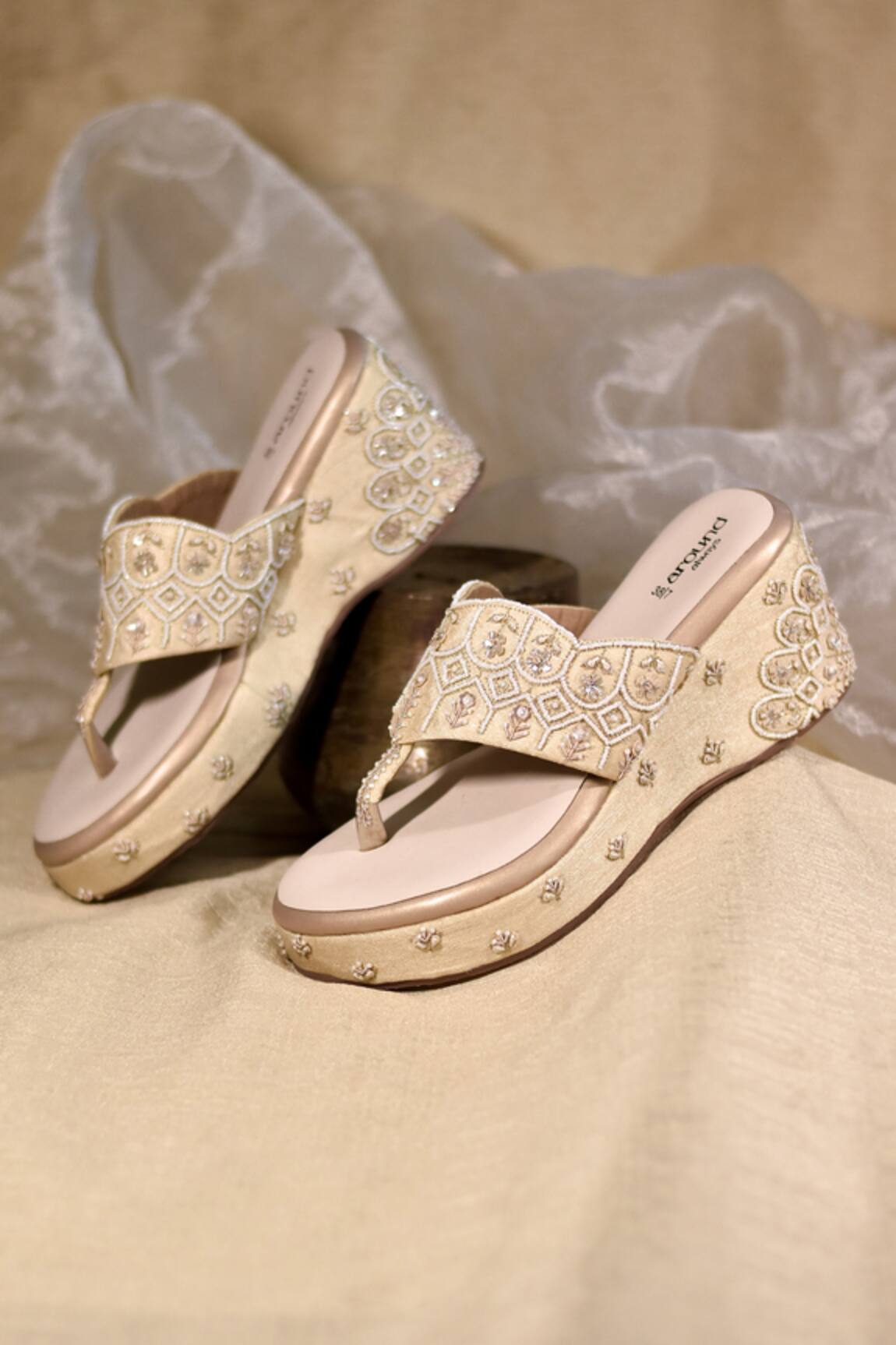 AROUND ALWAYS Designer Geet Wedge 