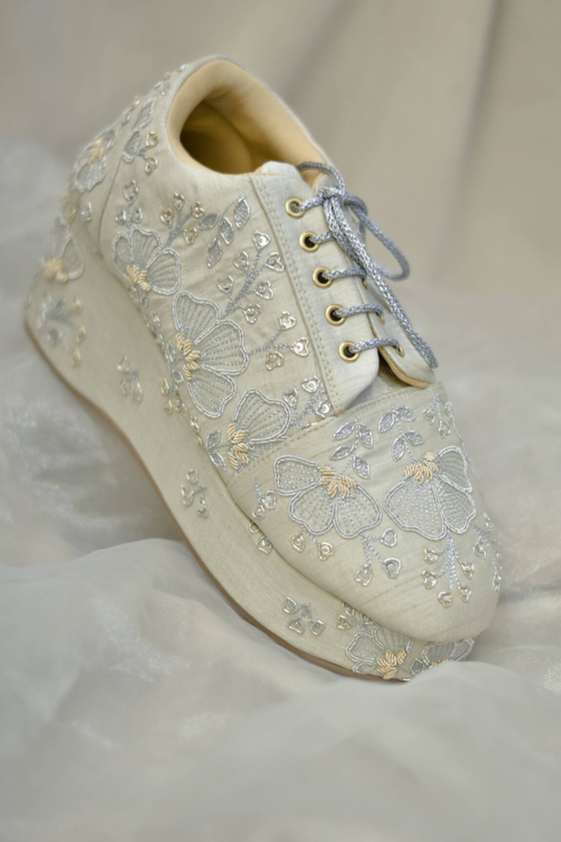 AROUND ALWAYS Embroidered Peonies Sneakers 