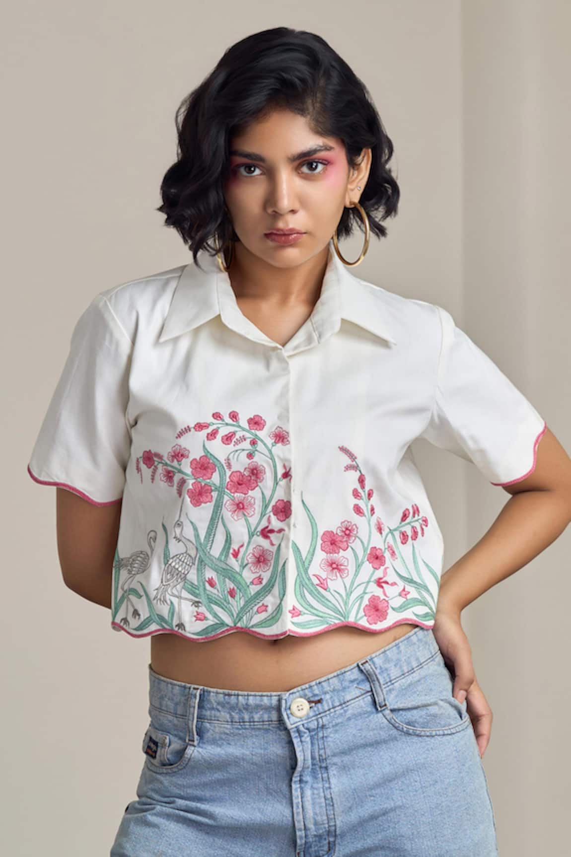 MAISOLOS Ivory Floral Embroidered Cropped Shirt 