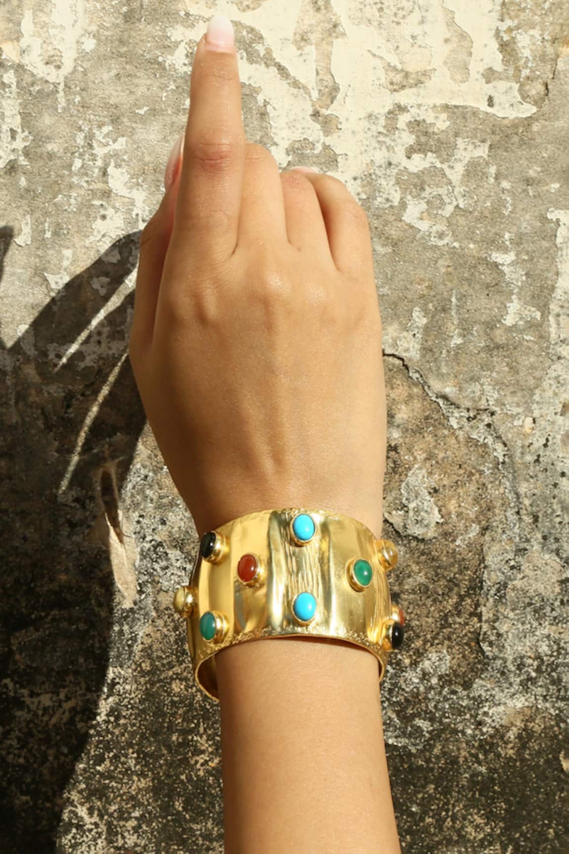 MAALICIOUS JEWELRY Studded Gold Bracelet 