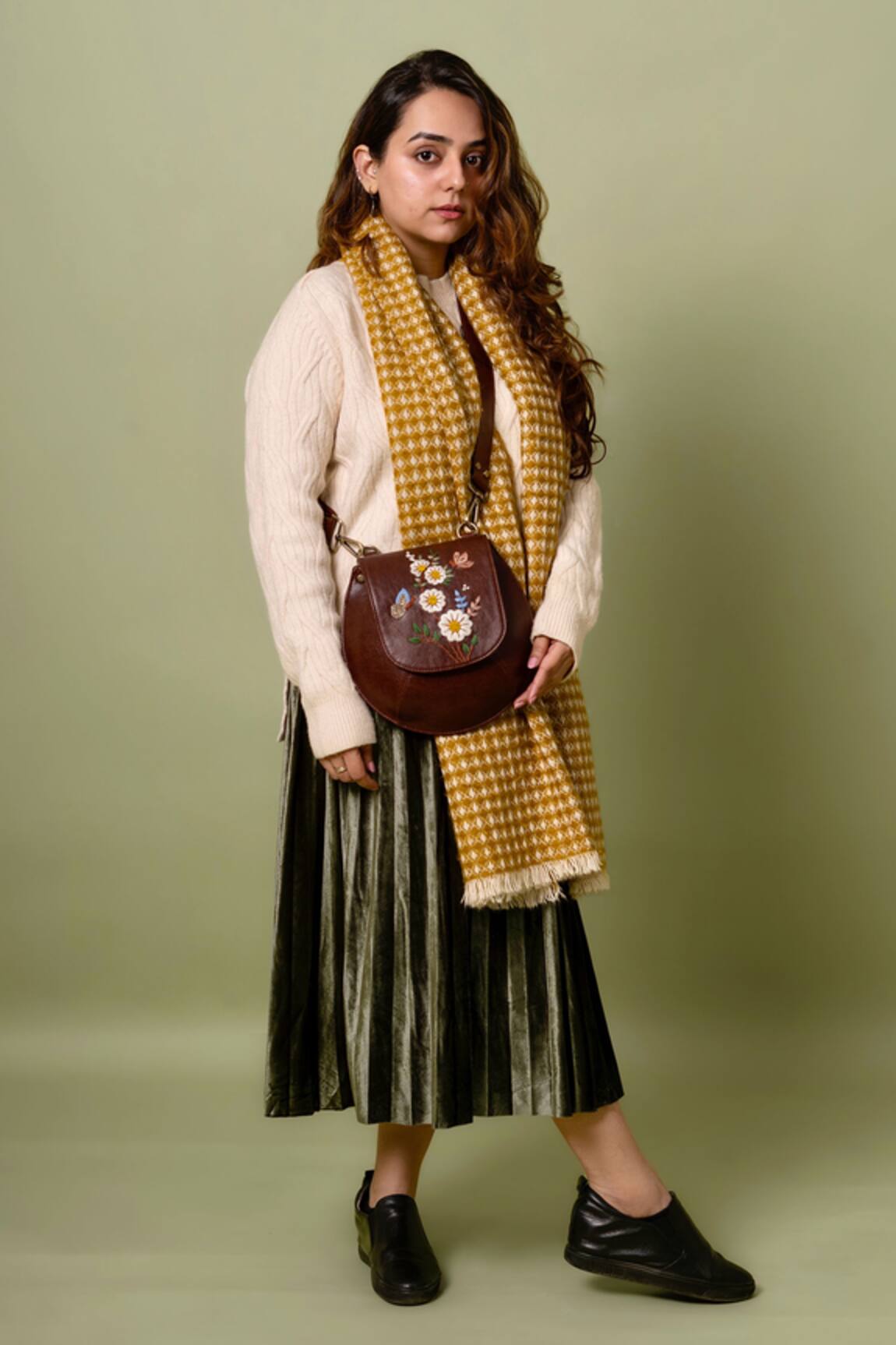 Miri White Daisy Bianca Sling Bag 