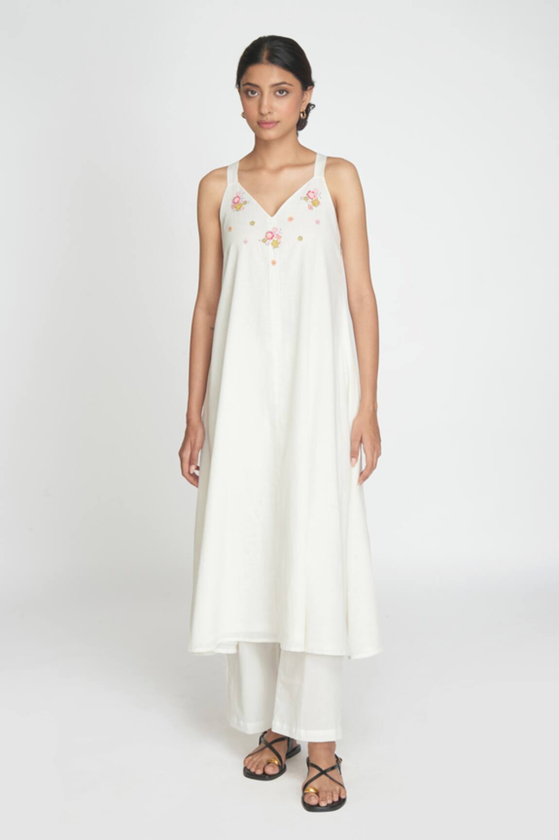 Sinjhar Embroidered White Cotton Kurta Set 