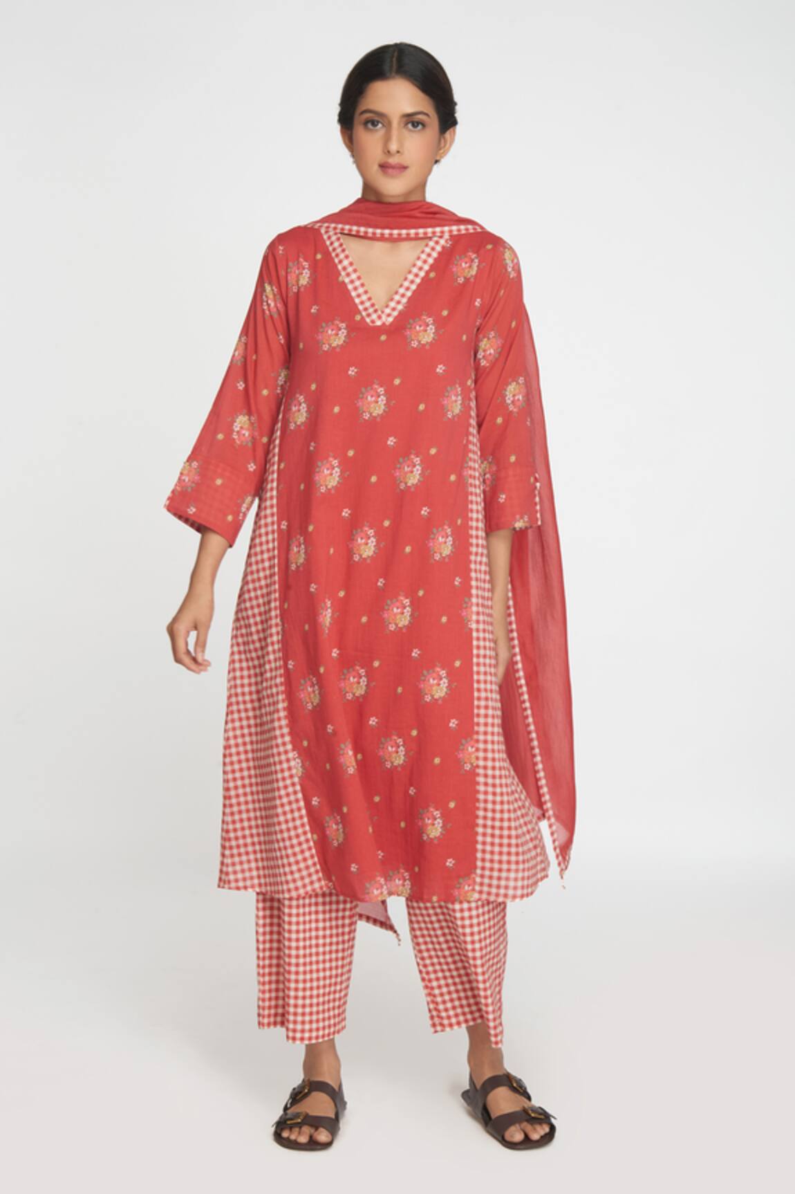 Sinjhar Red Floral Printed Kurta Set 