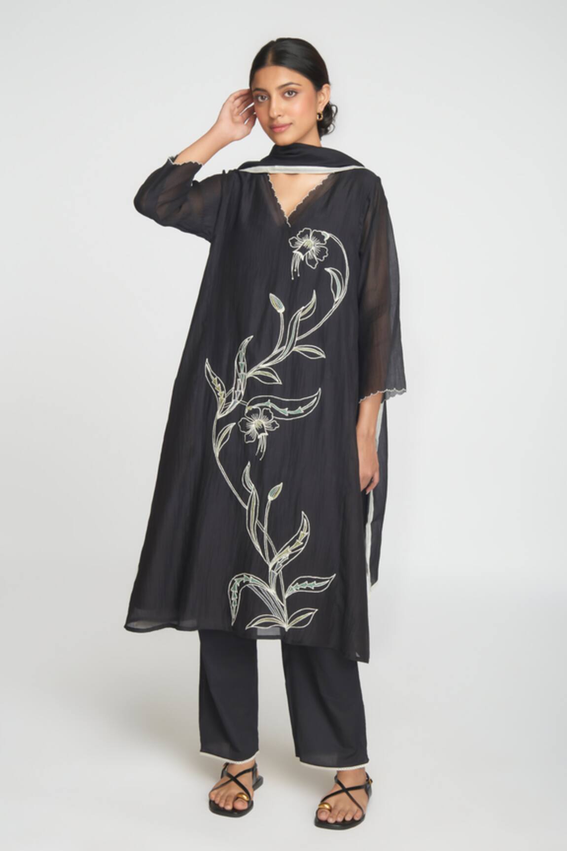 Sinjhar Black Chanderi Embroidered Kurta Set 