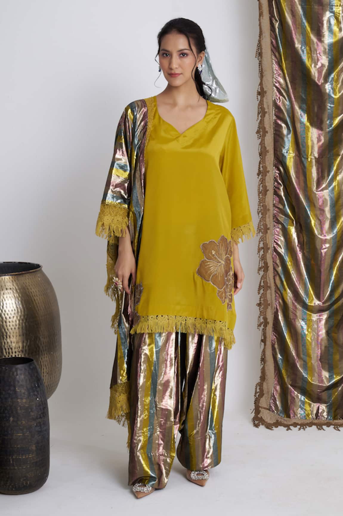 Siyona by Ankurita Bijli Bijli Farshi Set 