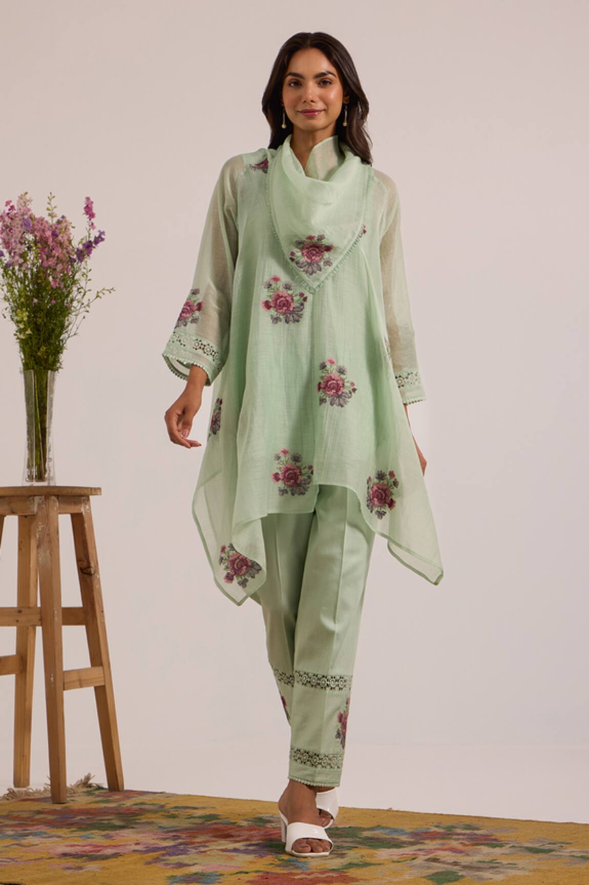 OMI Sea Green Chanderi Embroidered Kurta Set 