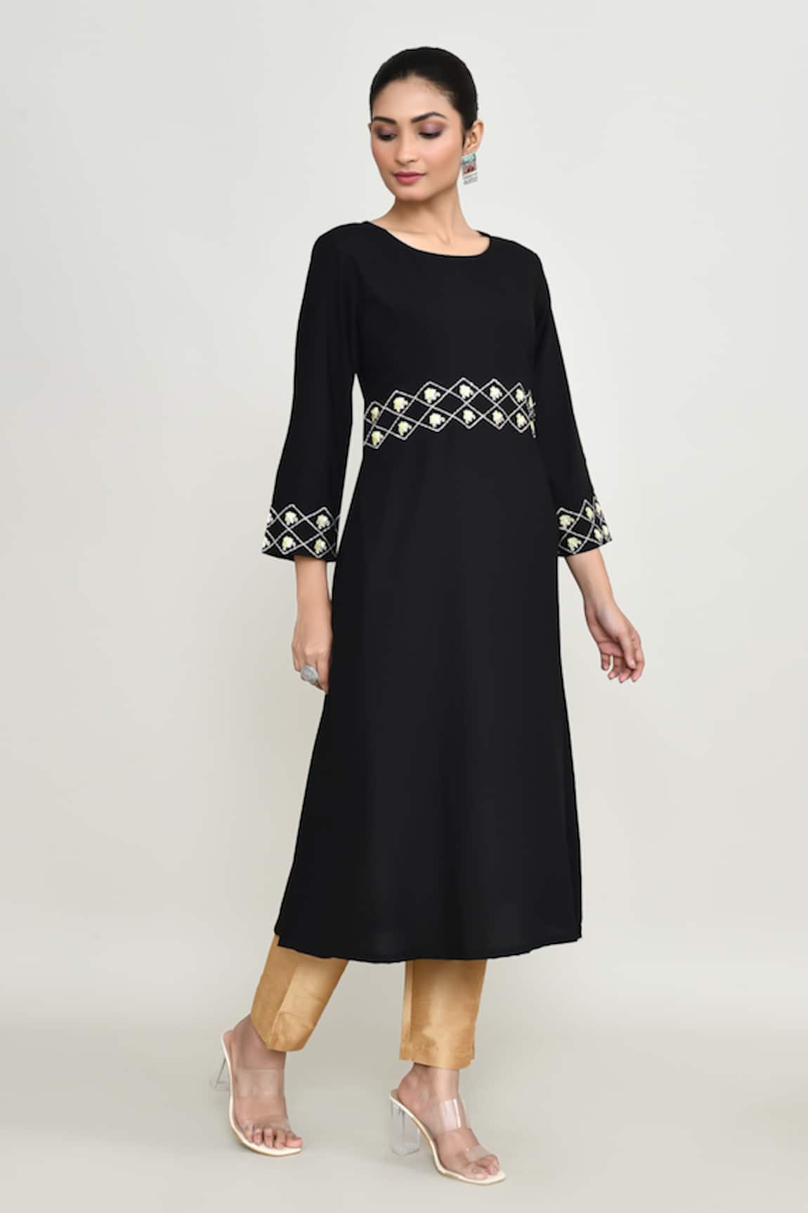 Abbaran Black Embroidered Kurta Pant Set 