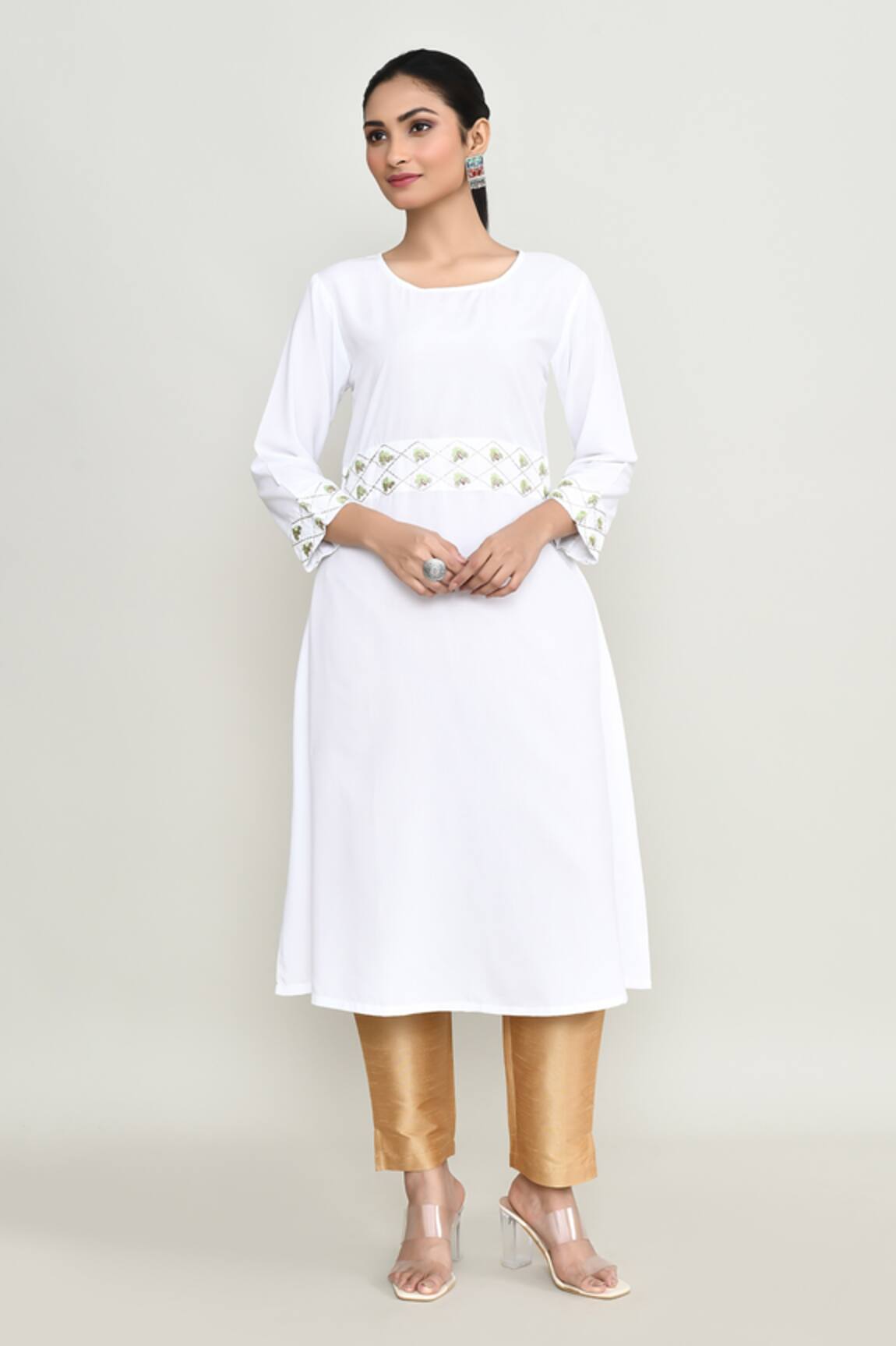 Abbaran White Embroidered Kurta Pant Set 