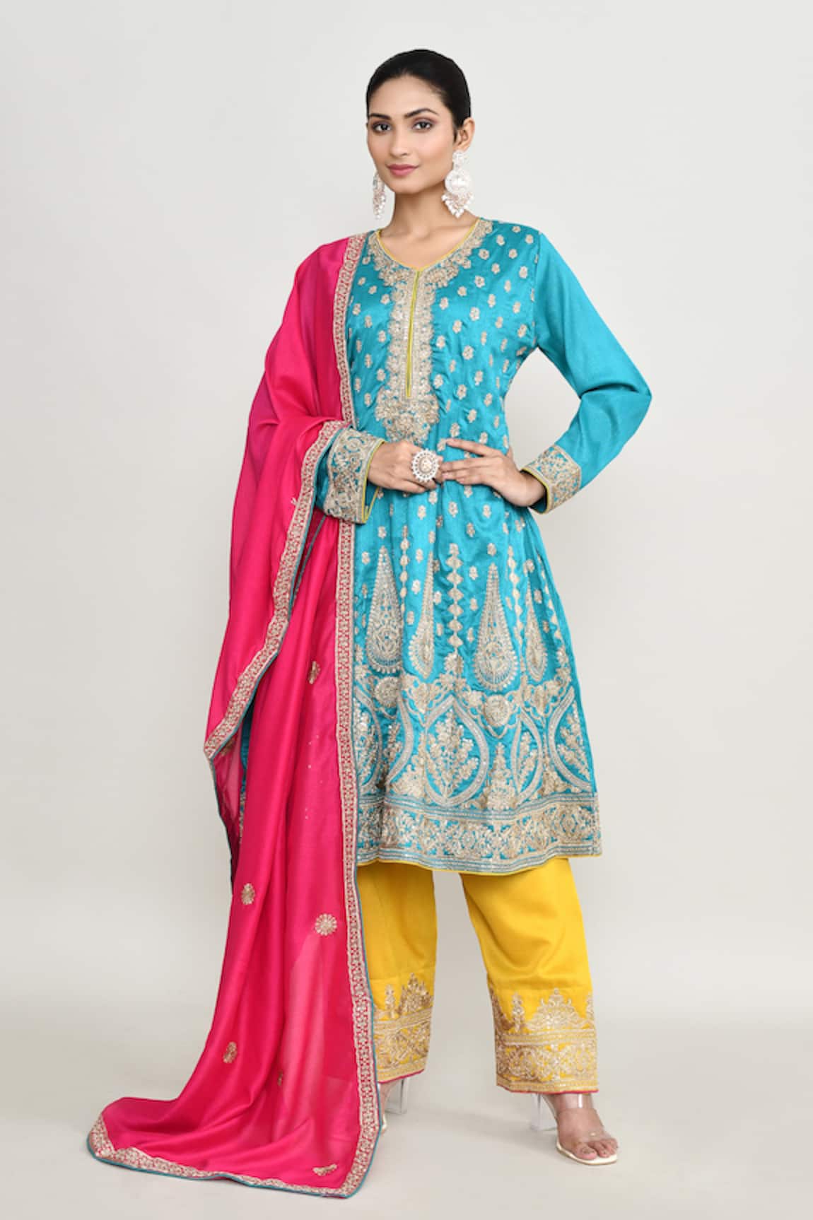 Abbaran Embroidered Kurta Set  