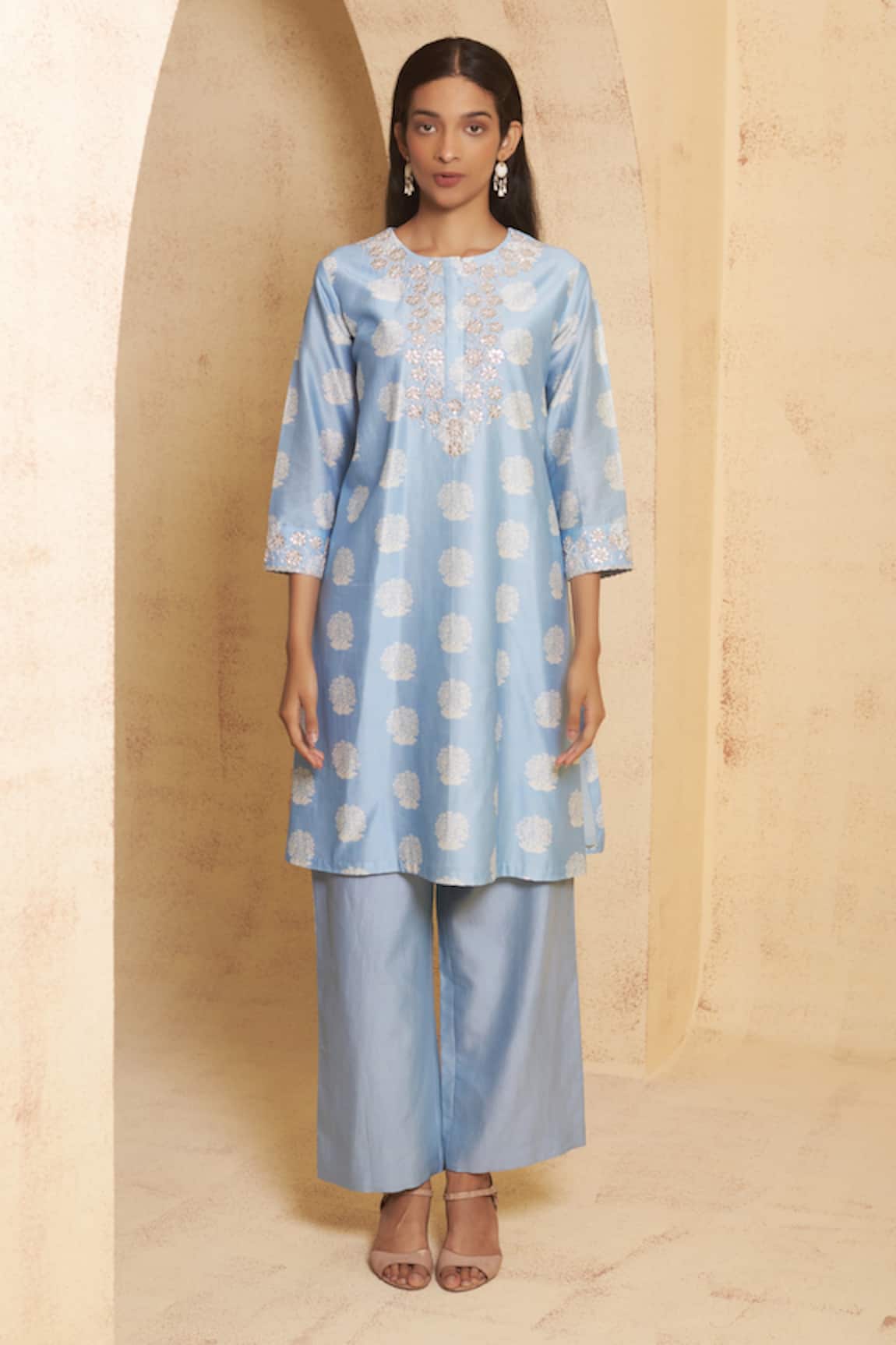 Thetaa Hand Embroidered Kurta & Pant Set 