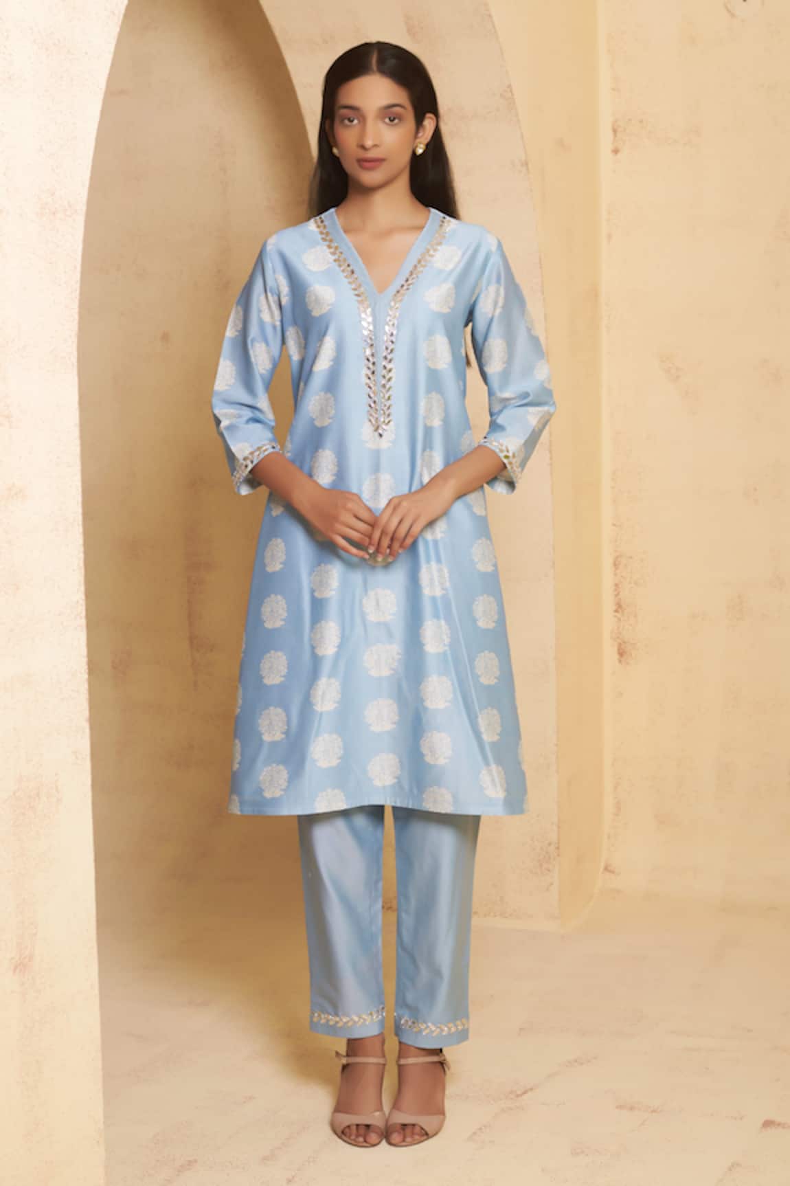 Thetaa Hand Embroidered Mirror Work Kurta & Pant 