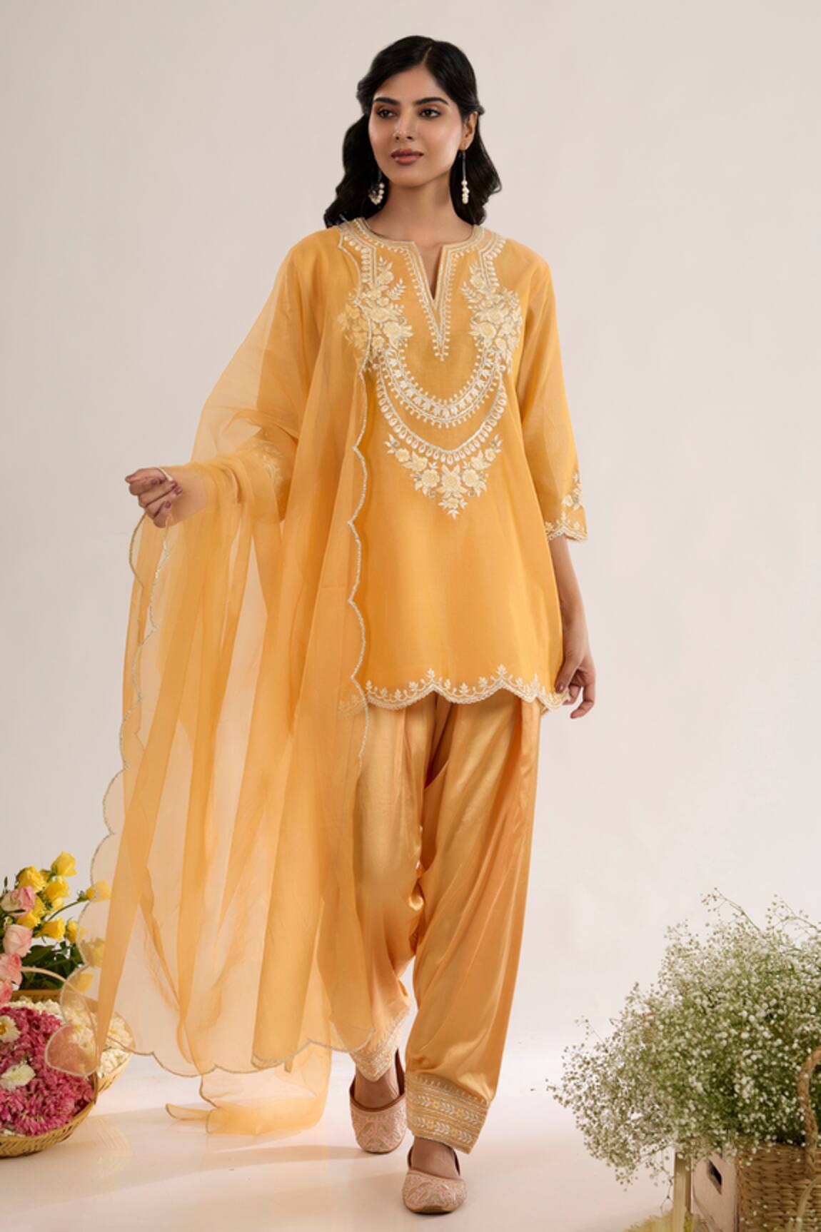 saina kapoor Embroidered Chanderi Kurta Set 