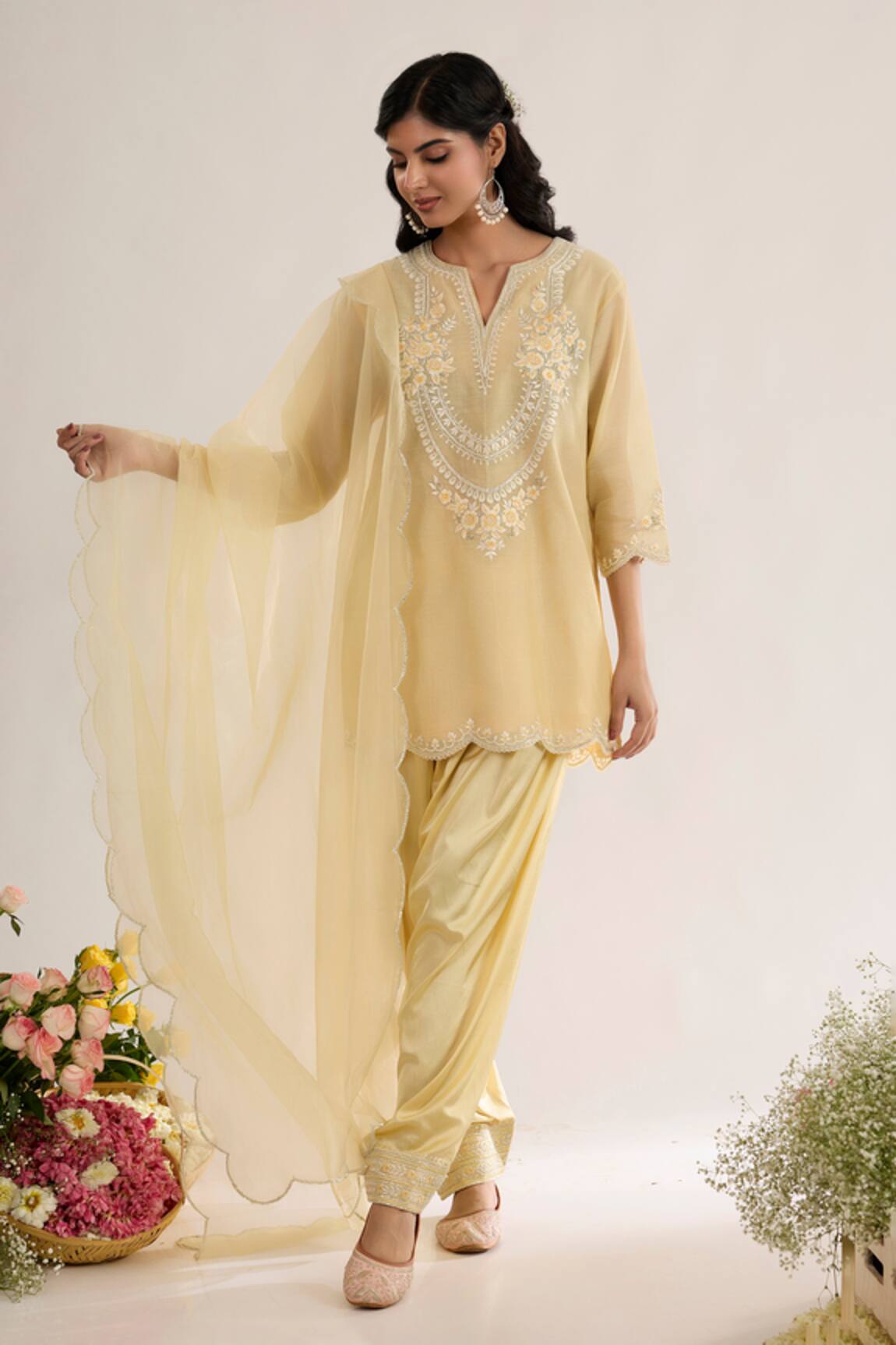saina kapoor Embroidered Soft Yellow Chanderi Kurta Set 
