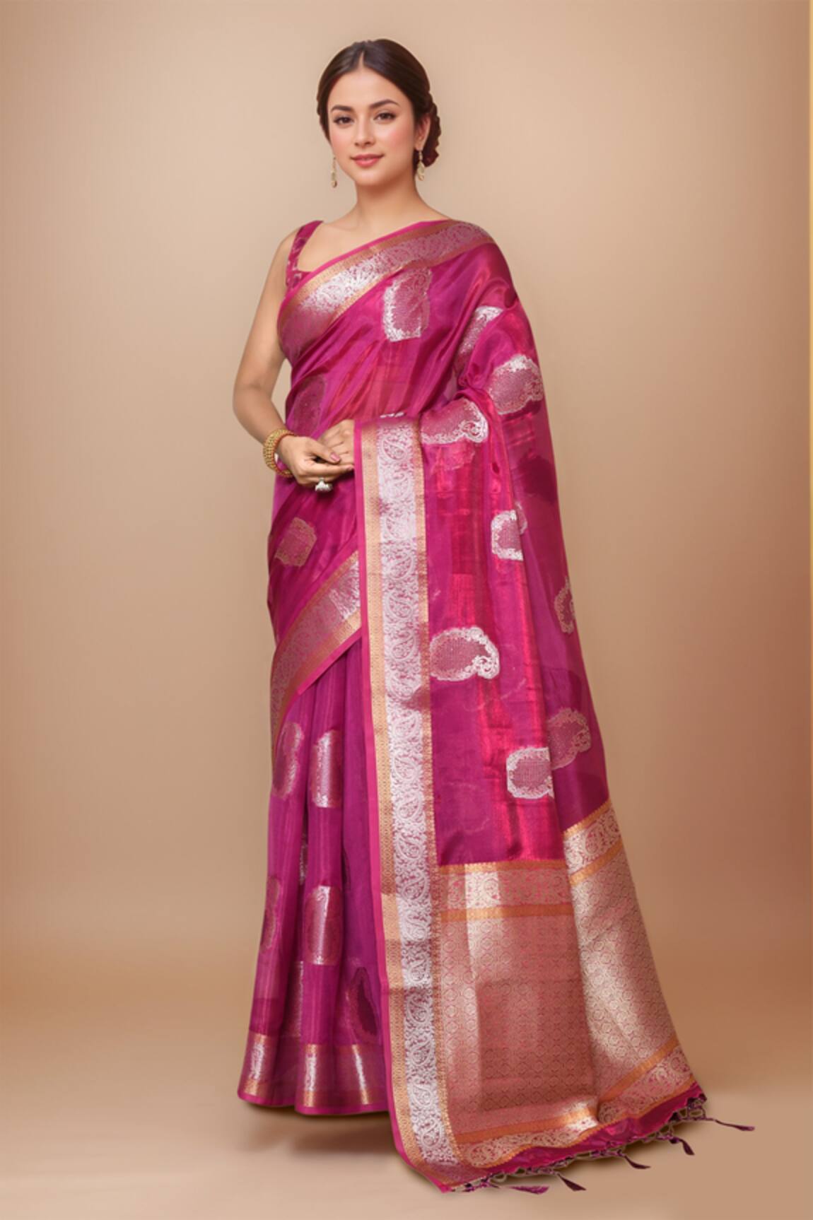 Samyukta Singhania Paisley Pattern Handwoven Saree With Blouse 