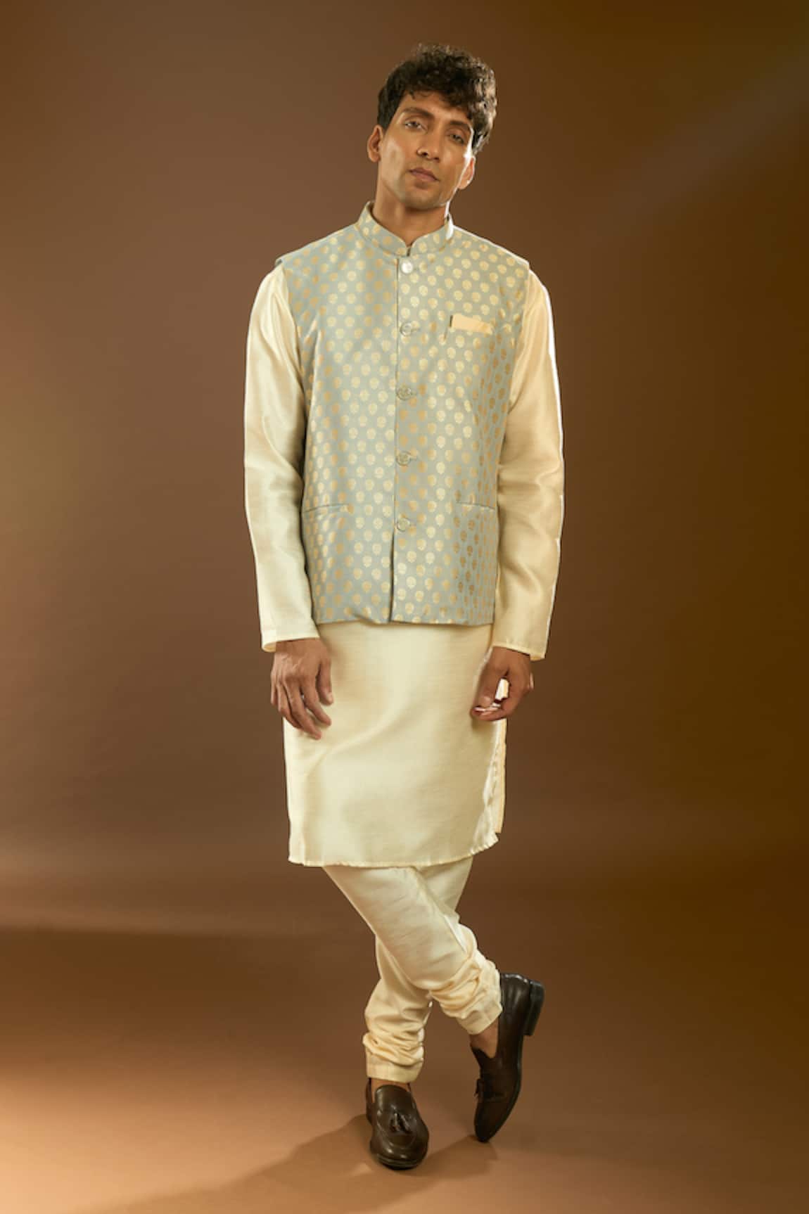 Arihant Rai Sinha Floral Pattern Bundi & Kurta Set 