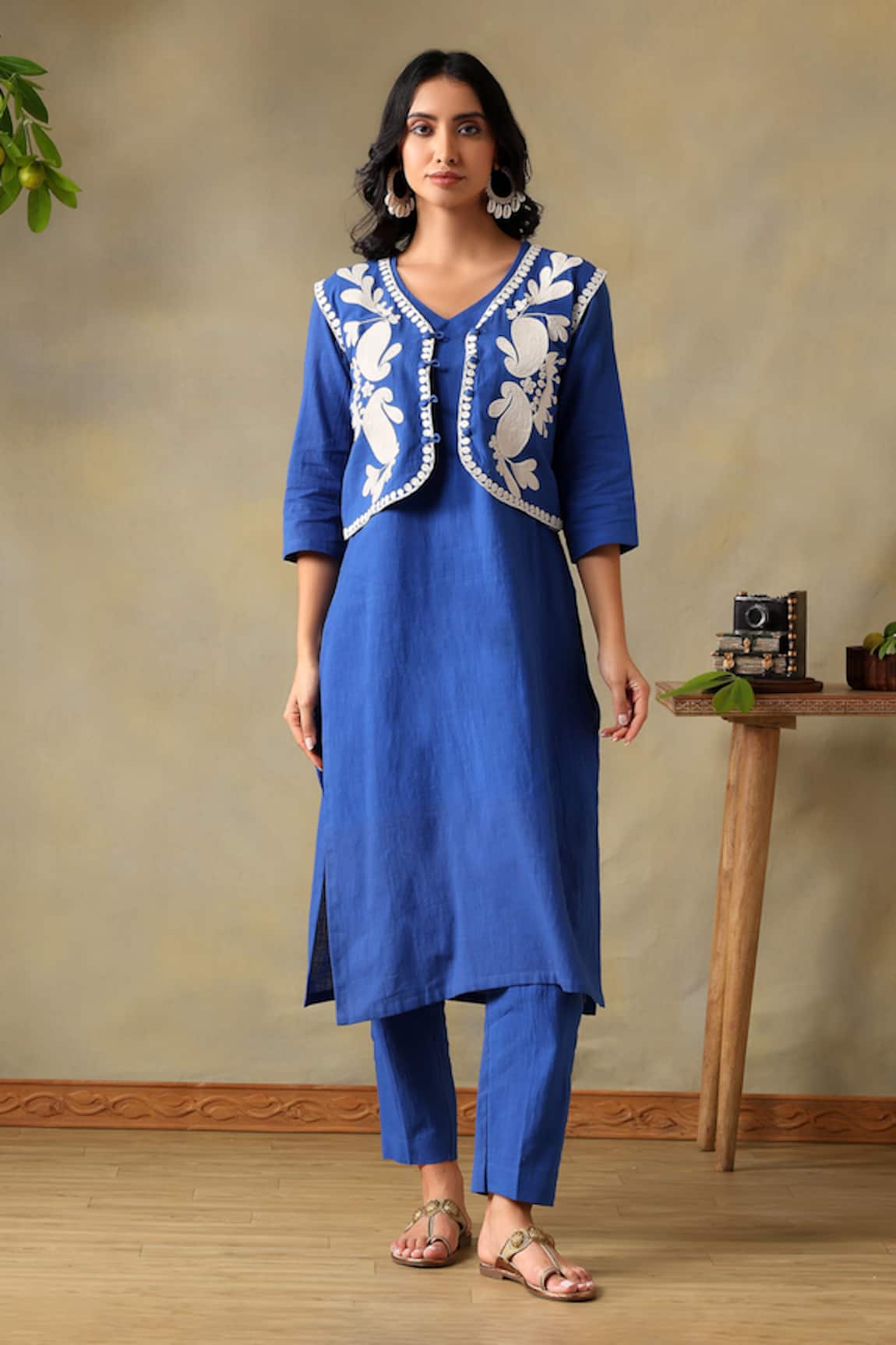 Tashee Embroidered Blue Cotton Slub Kurta Set 