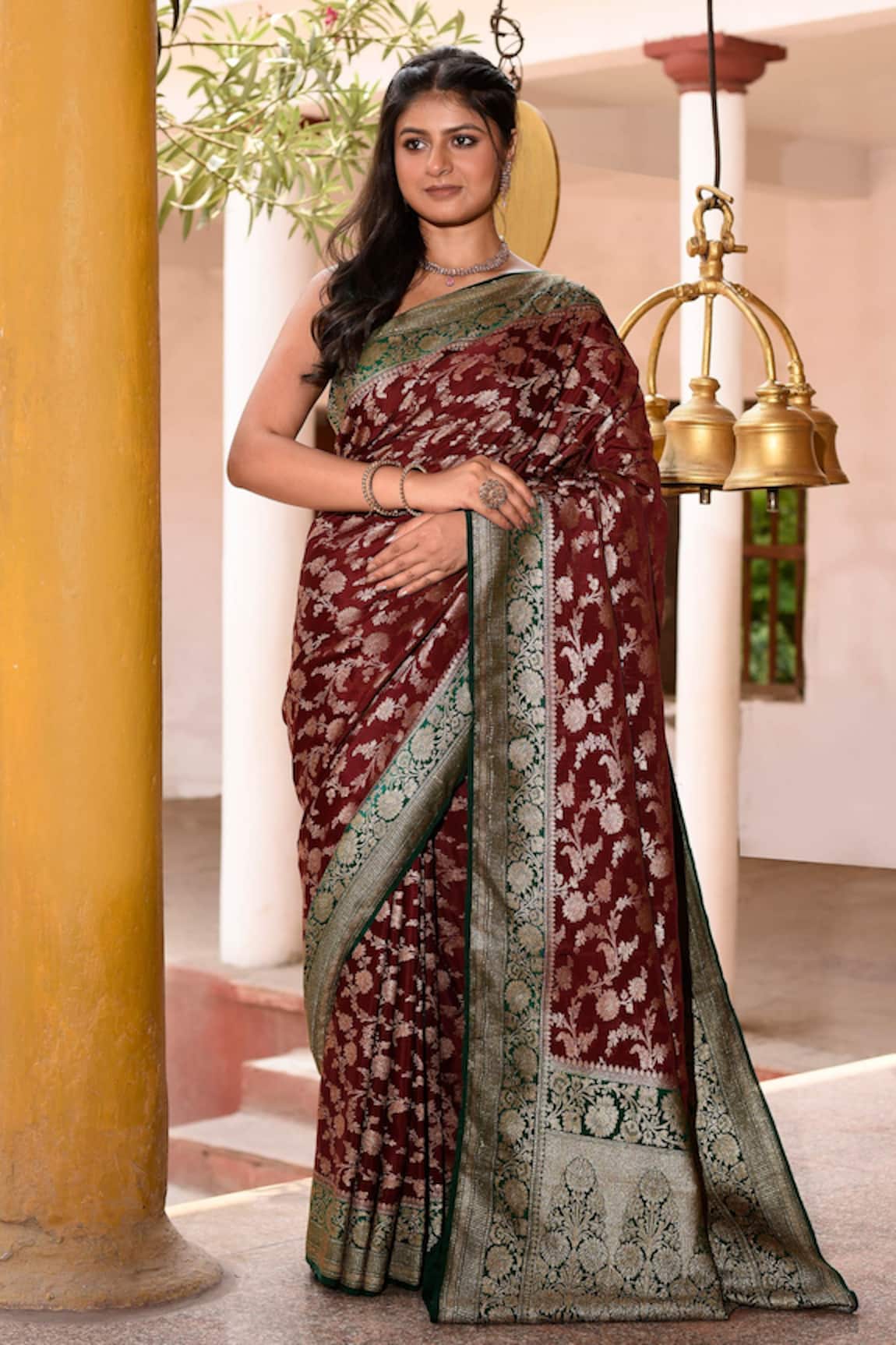 Naaritva India Hand Woven Banarasi Brown Saree With Running Blouse 