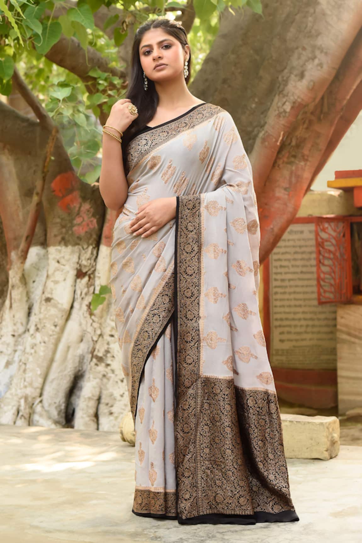 Naaritva India Hand Woven Ivory Banarasi Saree with Running Blouse 