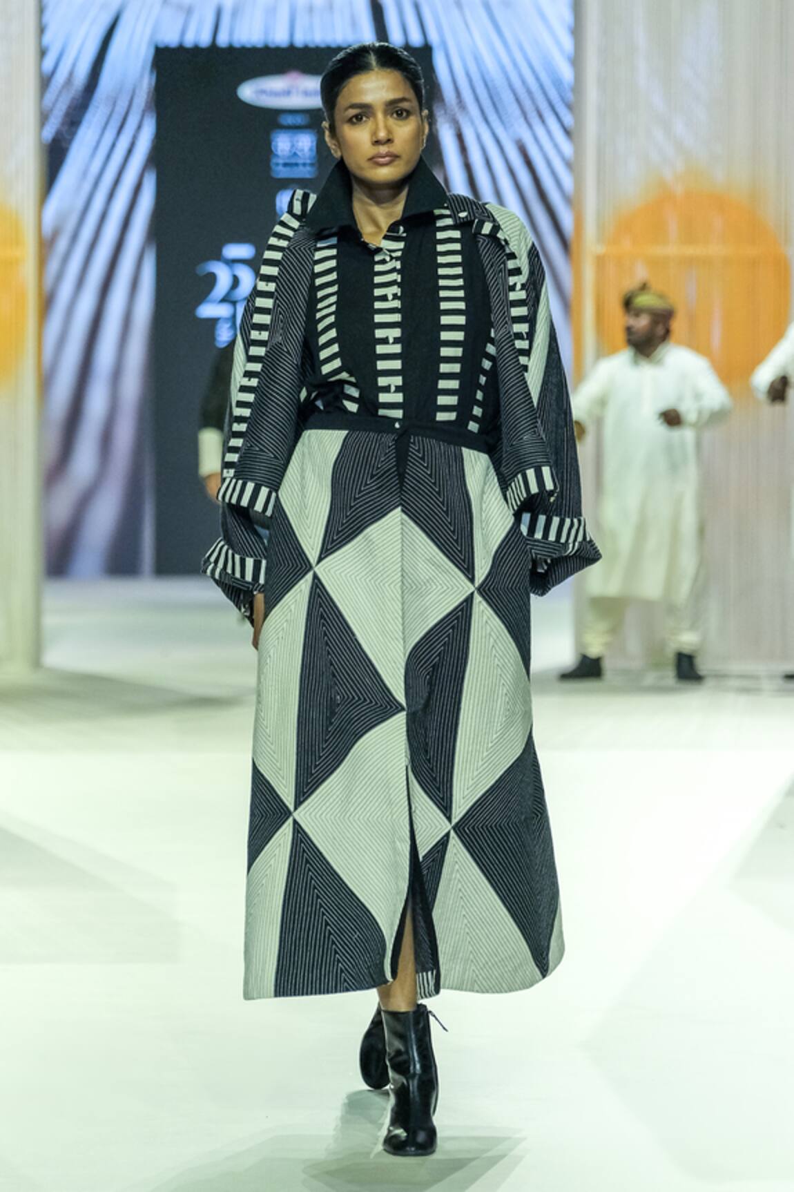 KA-Sha Geometric Pattern Black & White Skirt 