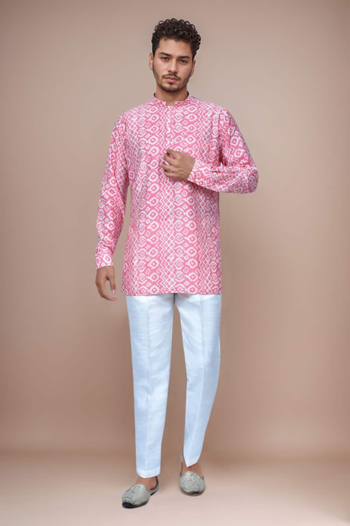 Samyukta Singhania Diamond & Wave Pattern Kurta & Pant Set 