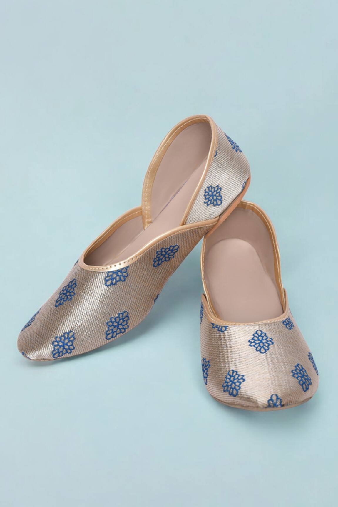 Arihant Rai Sinha Phool Pattern Brocade Juttis