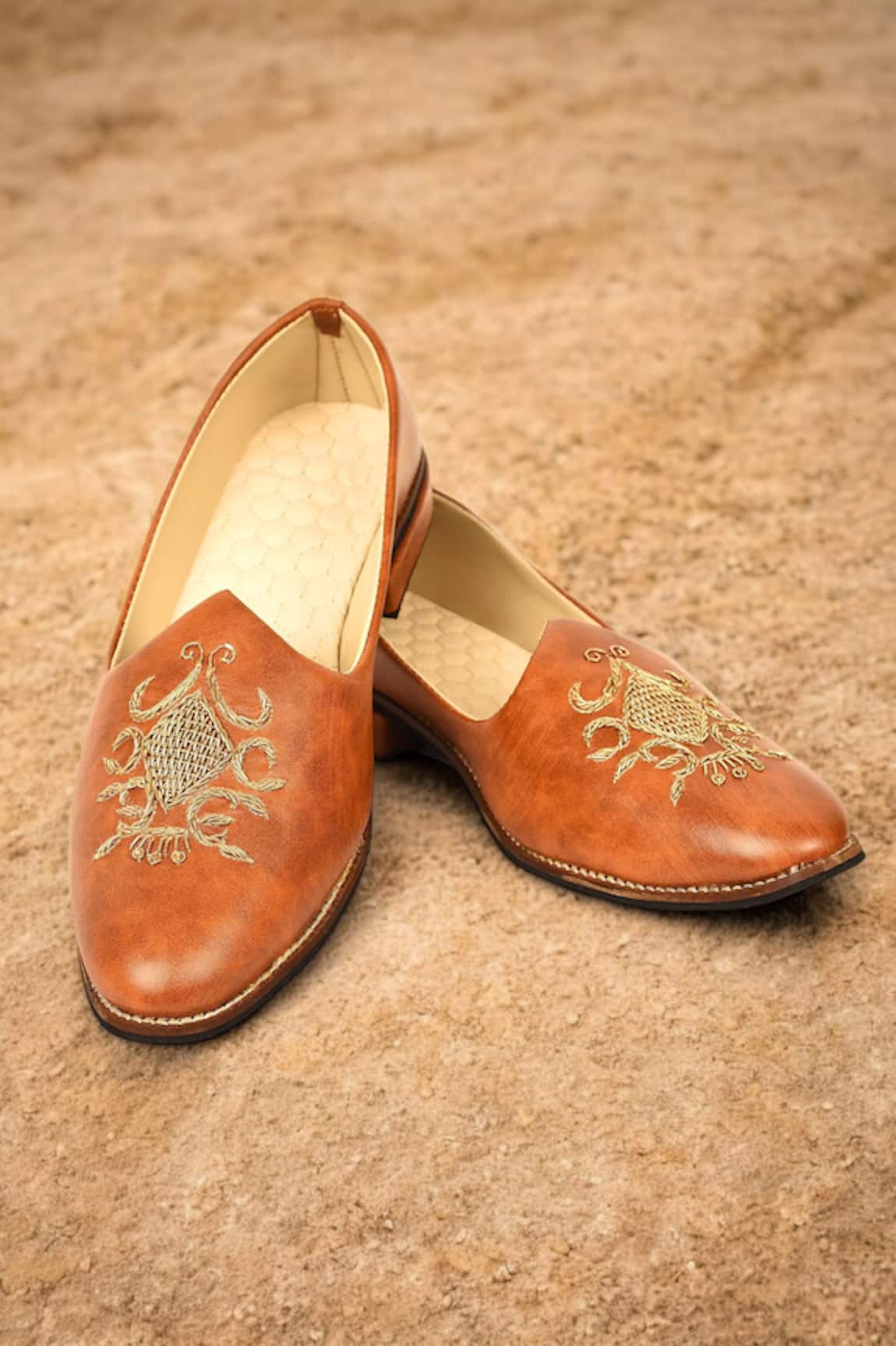 Arihant Rai Sinha Brown Embroidered Mojaris 