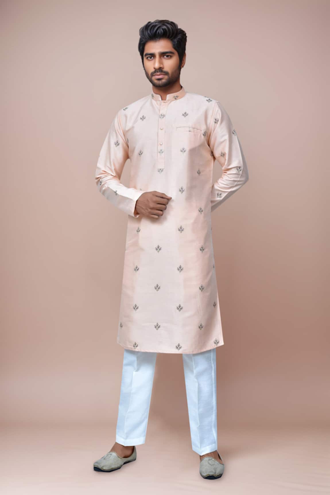 Samyukta Singhania Floral Thread Embroidered Kurta Set 