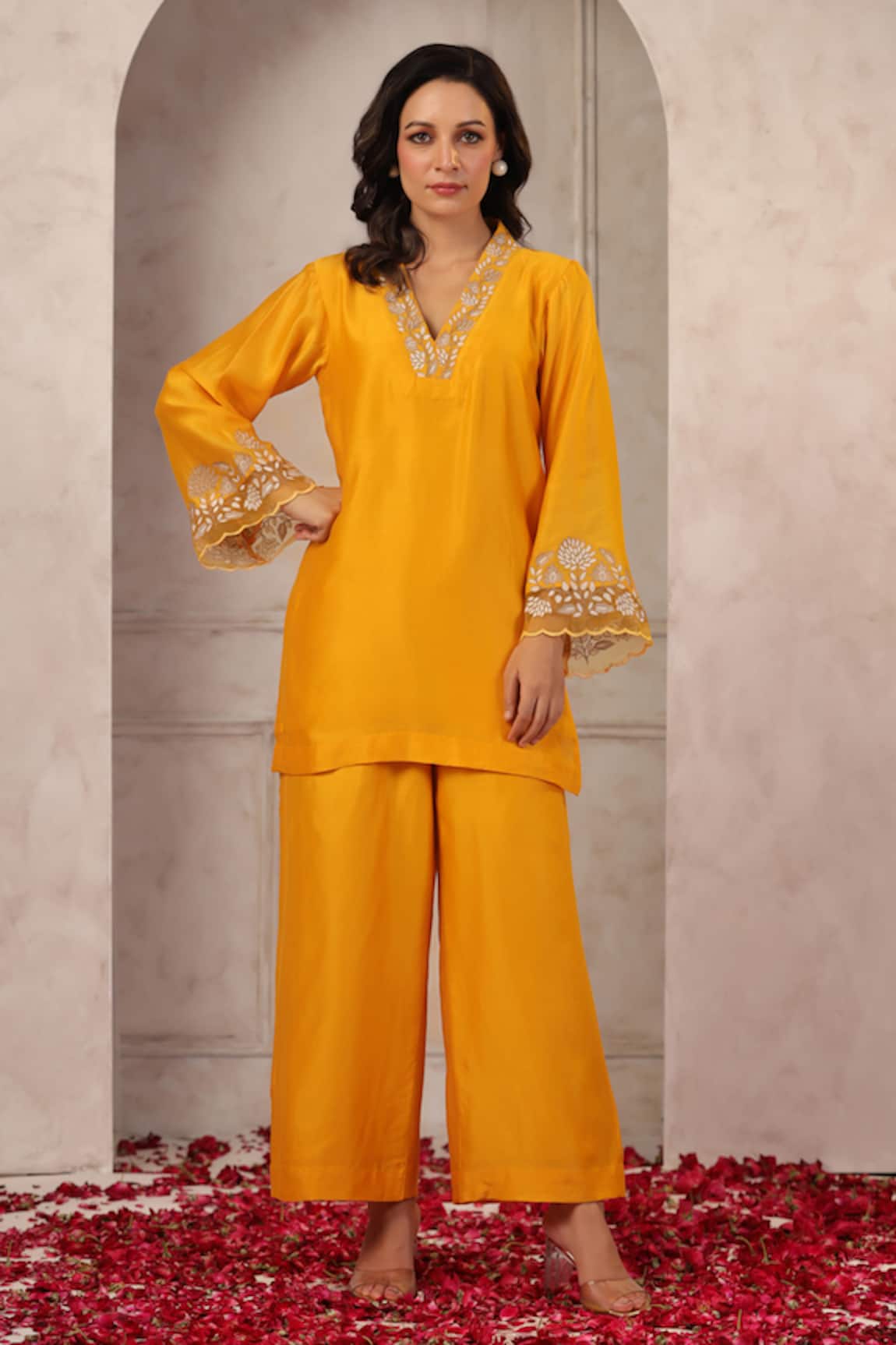 Anshu Wadhwa Chanderi Embroidered Kurta Pant Set 