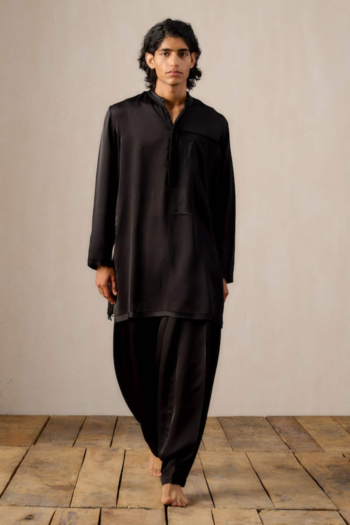 Ituvana Black Silk Linen Pathani Set 
