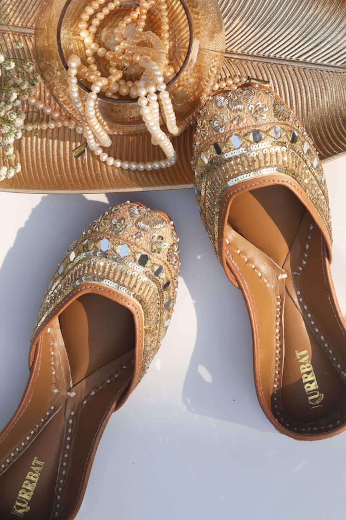 Kurrbat Sunheri Designer Juttis 