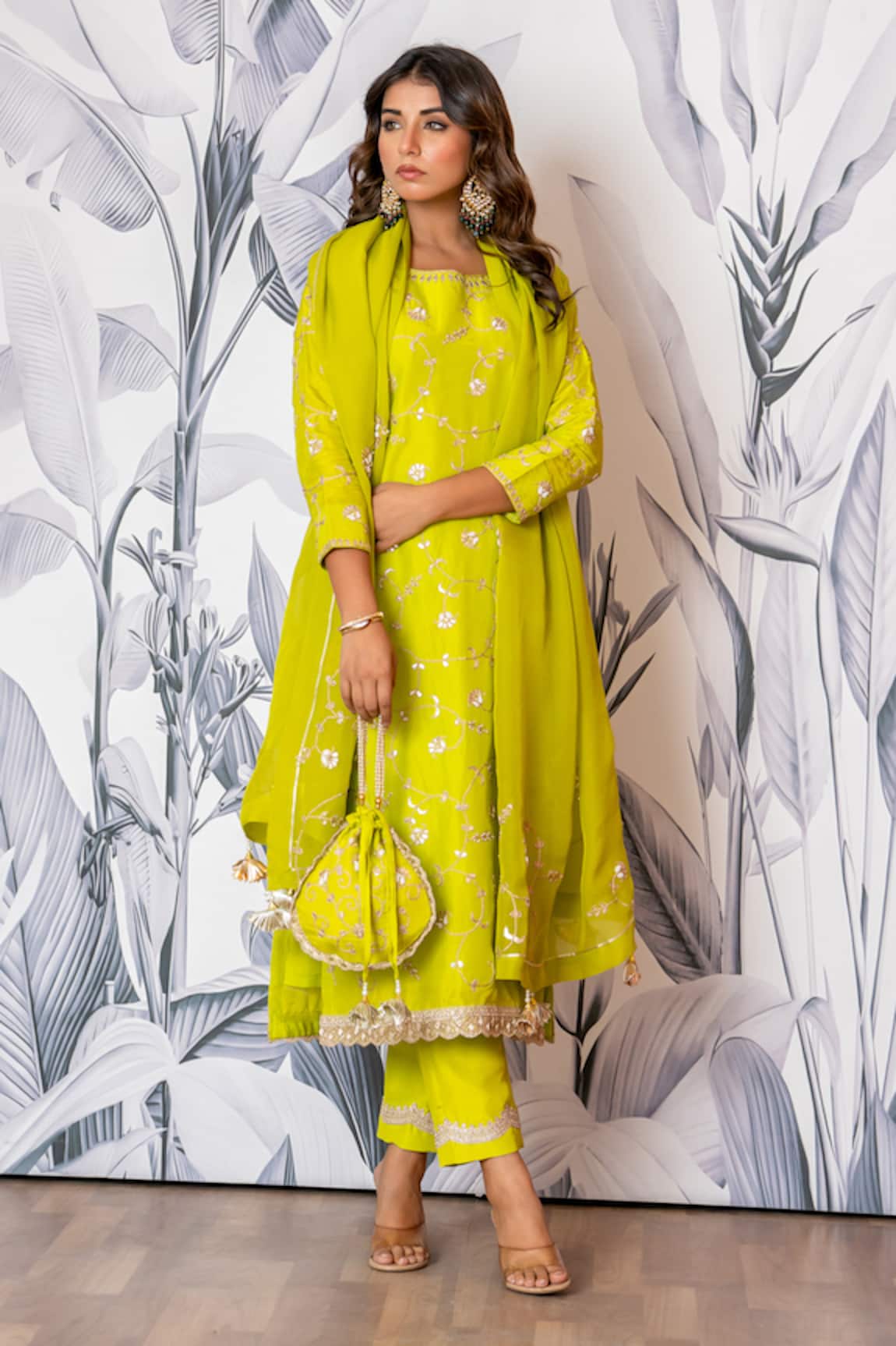 Yuvraani Jaipur Designer Kurta Set with Dupatta & Potli 