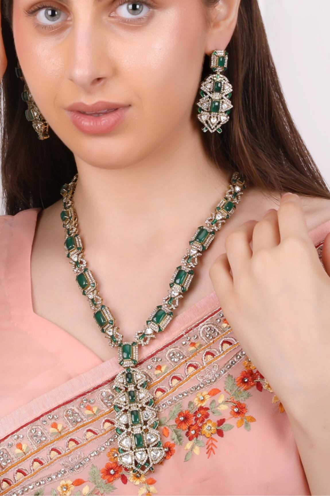 Queens Jewels Emerald Kundan Necklace & Earring Set 