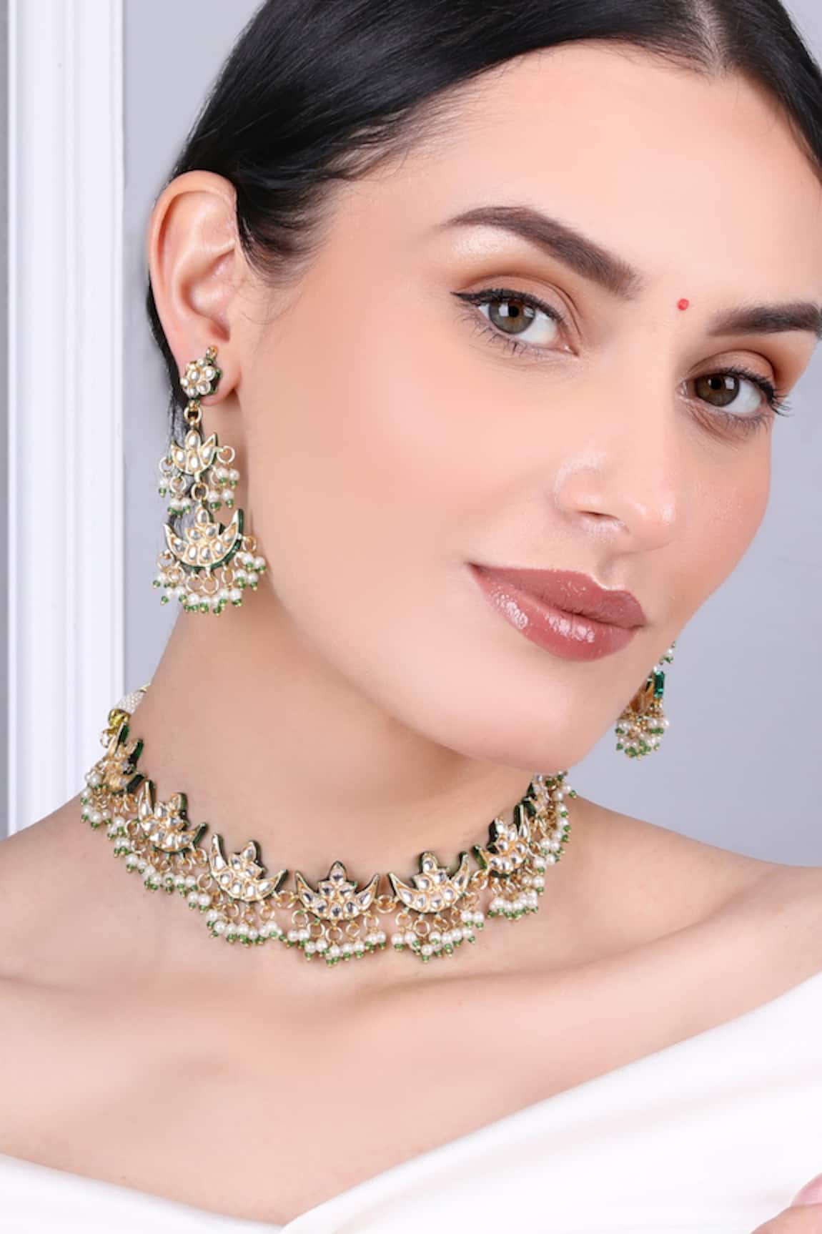 Queens Jewels Ariana Kundan Choker Set with Earrings 