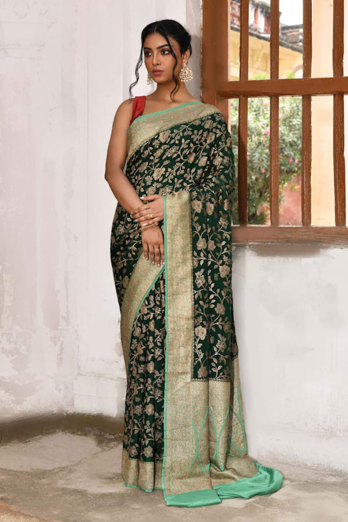 Naaritva India Banarasi Hand Woven Saree with Running Blouse 