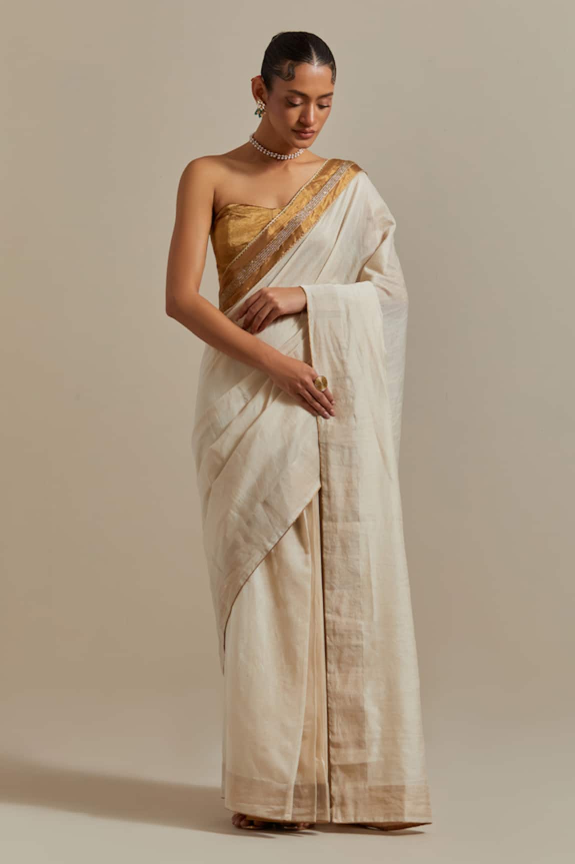 Vinusto Ivory Cut Dana Embroidered Saree Set 