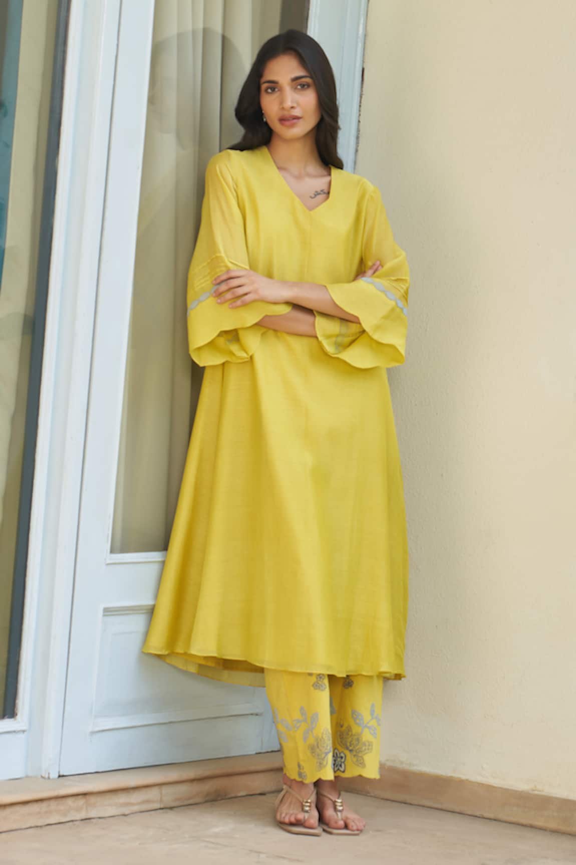 Vaayu Daffodil Applique Kurta Pant Set 