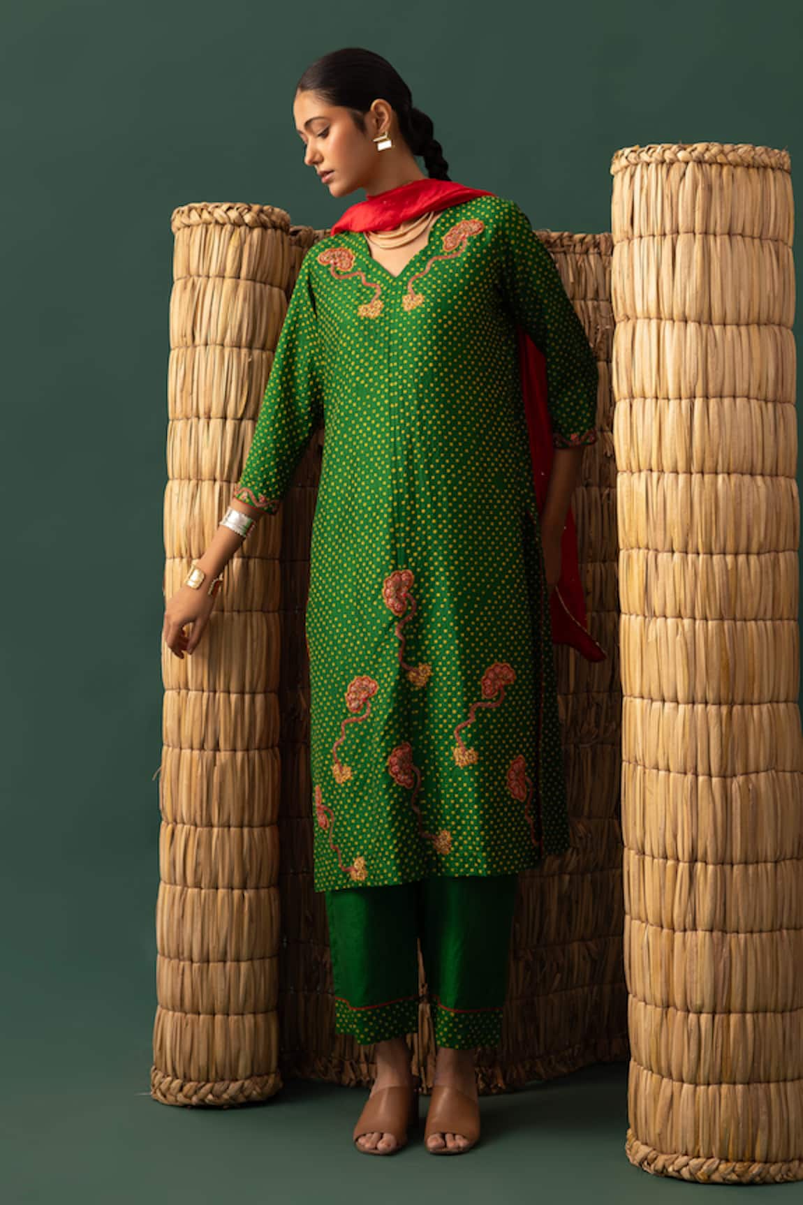 Naina Jain Green Bandhani Aari Suit Set 