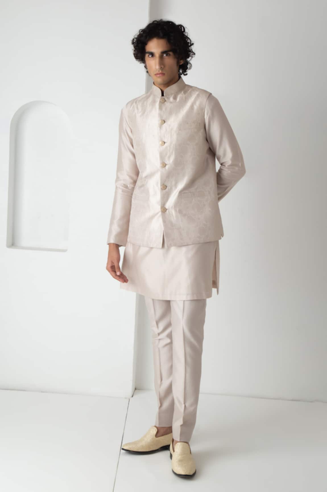 Chhaya Mehrotra Whitecap Grey Esper Bundi Set 