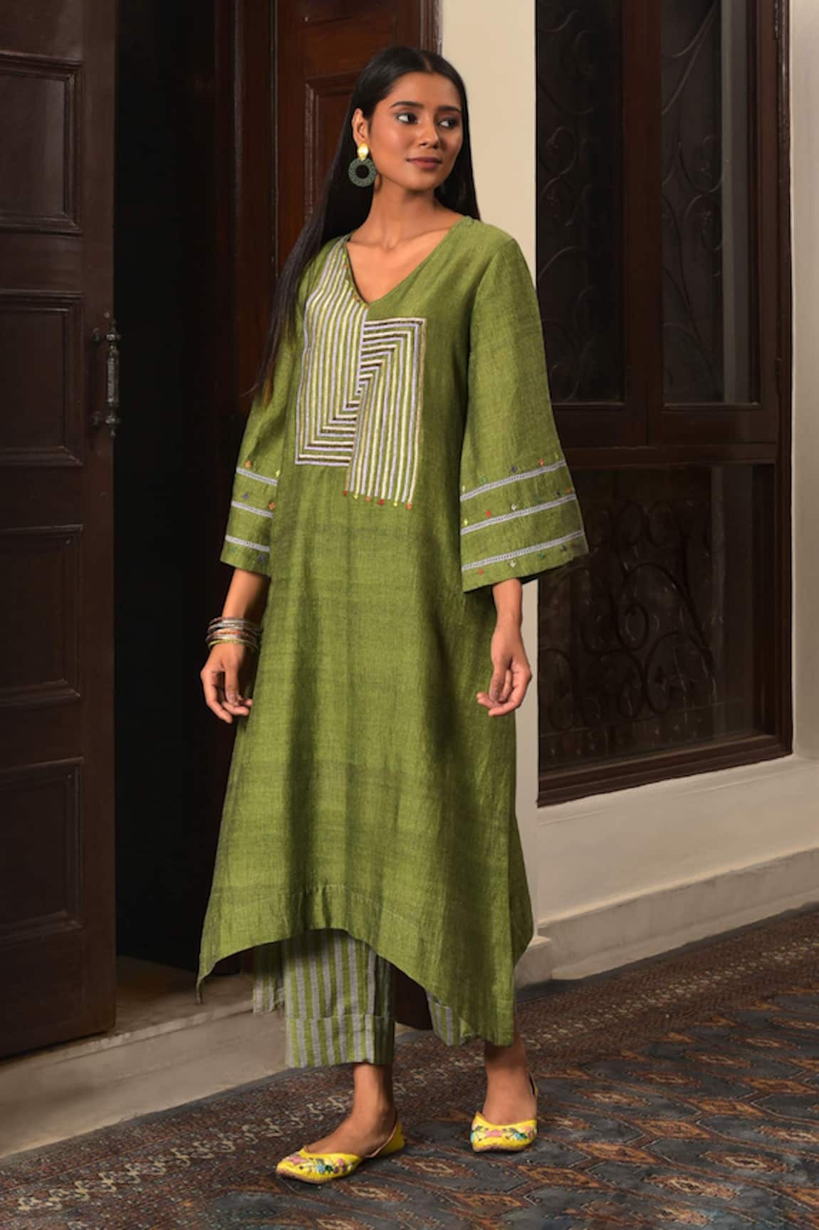 Nuhh Olive Green Handwoven Cotton Kurta & Pant 