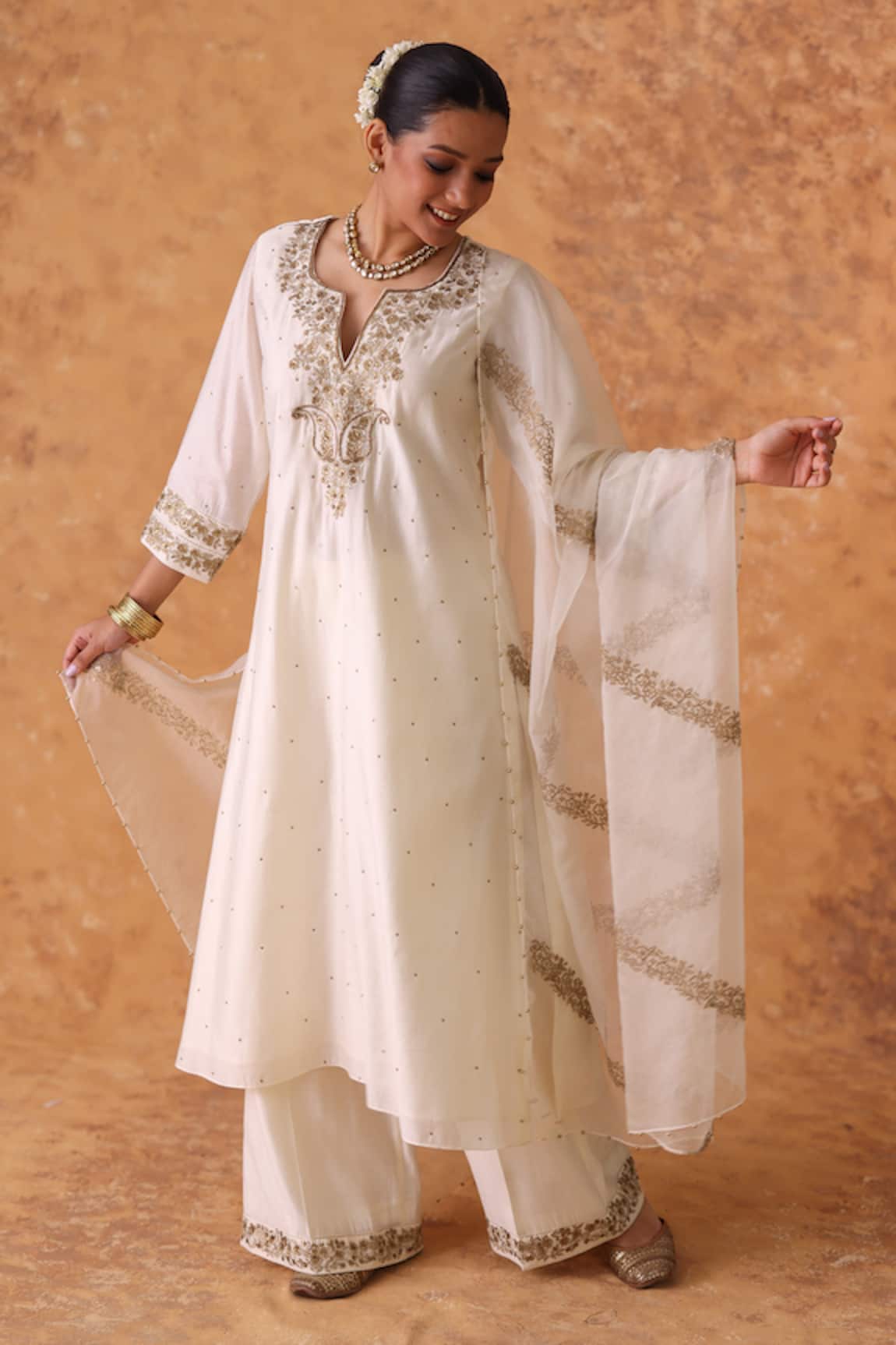 Pouli Pret Ivory Zardozi Kurta Set 