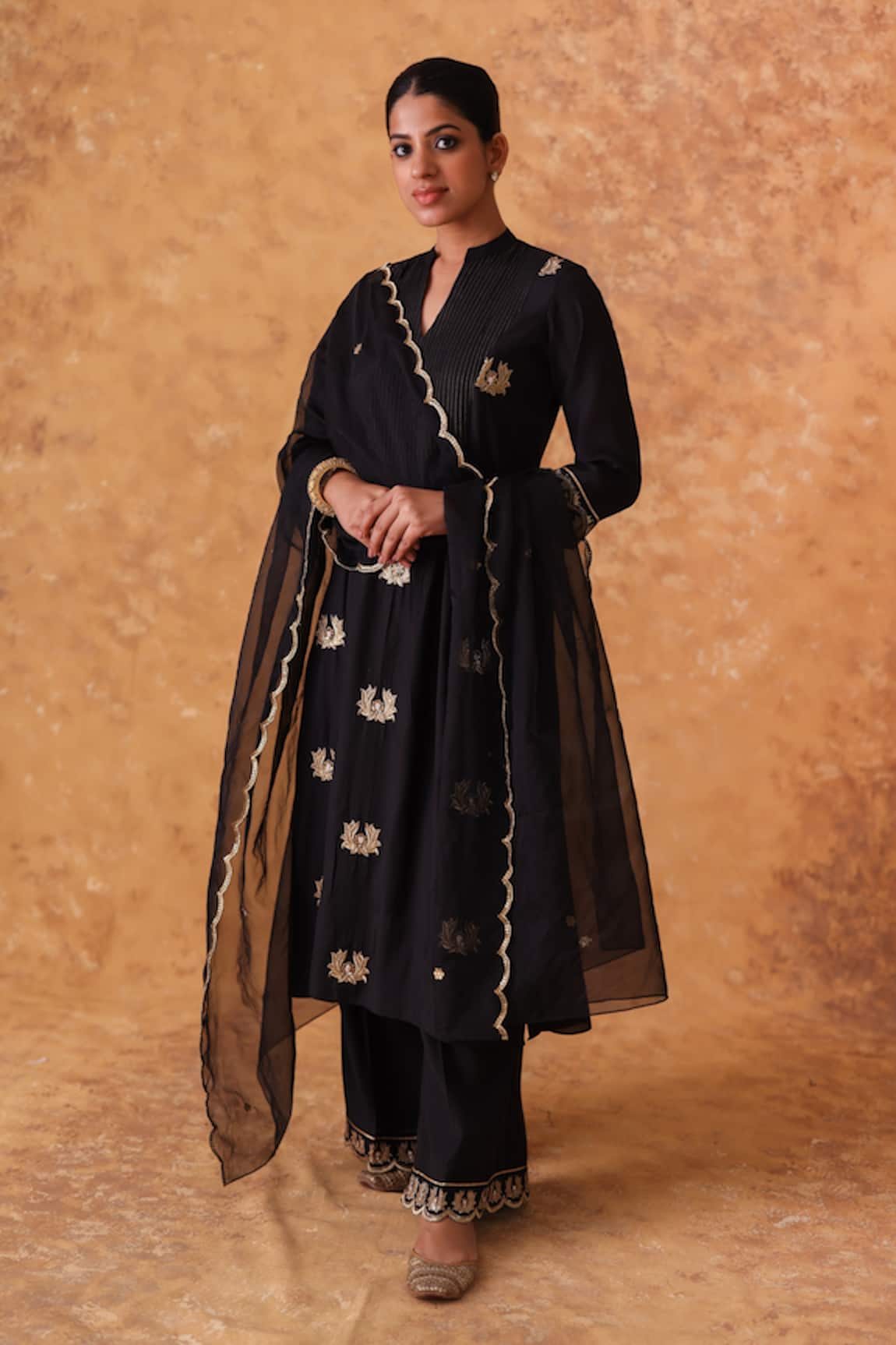 Pouli Pret Black Zari Embroidered Kurta Set 